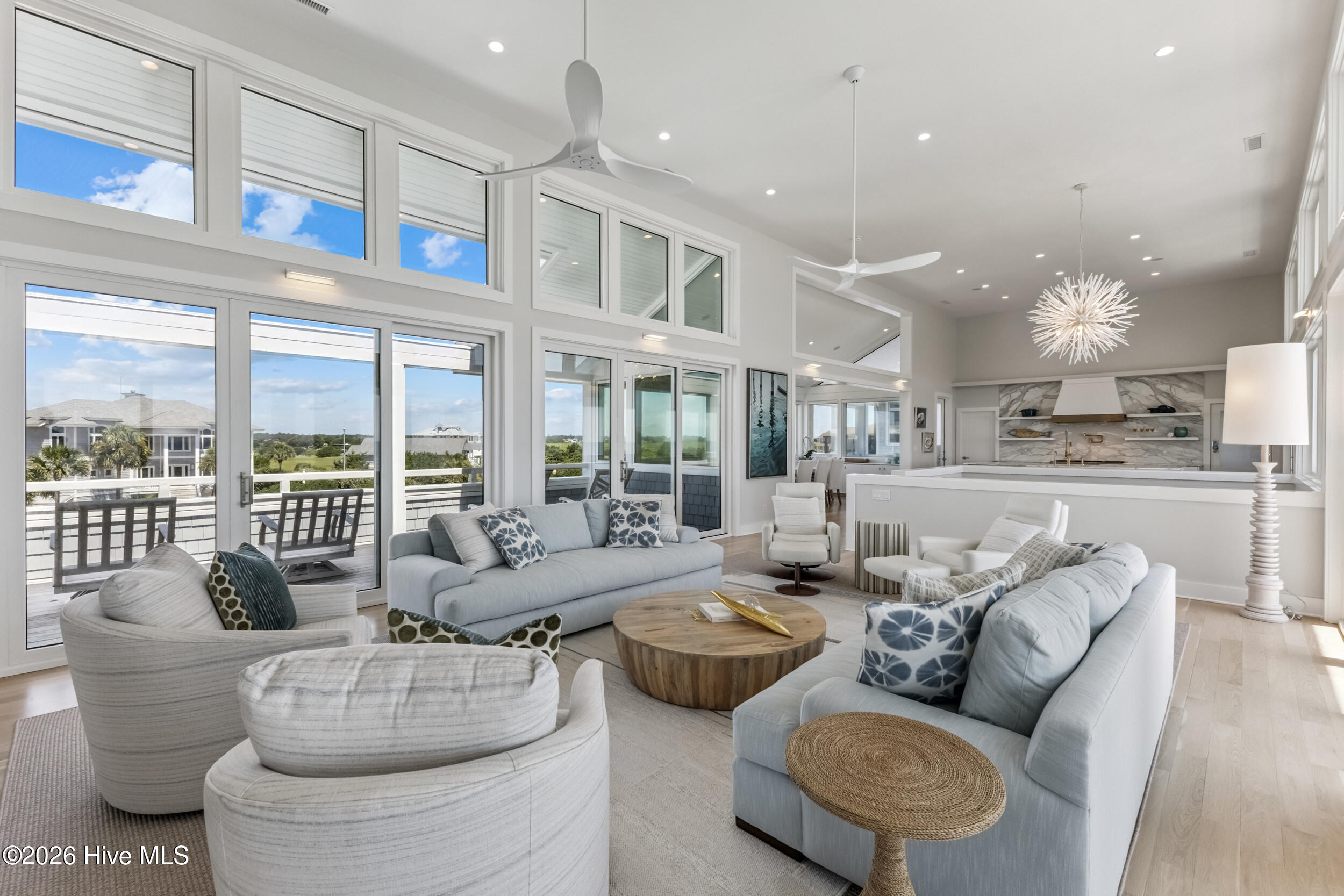 100560711 | Photo 14