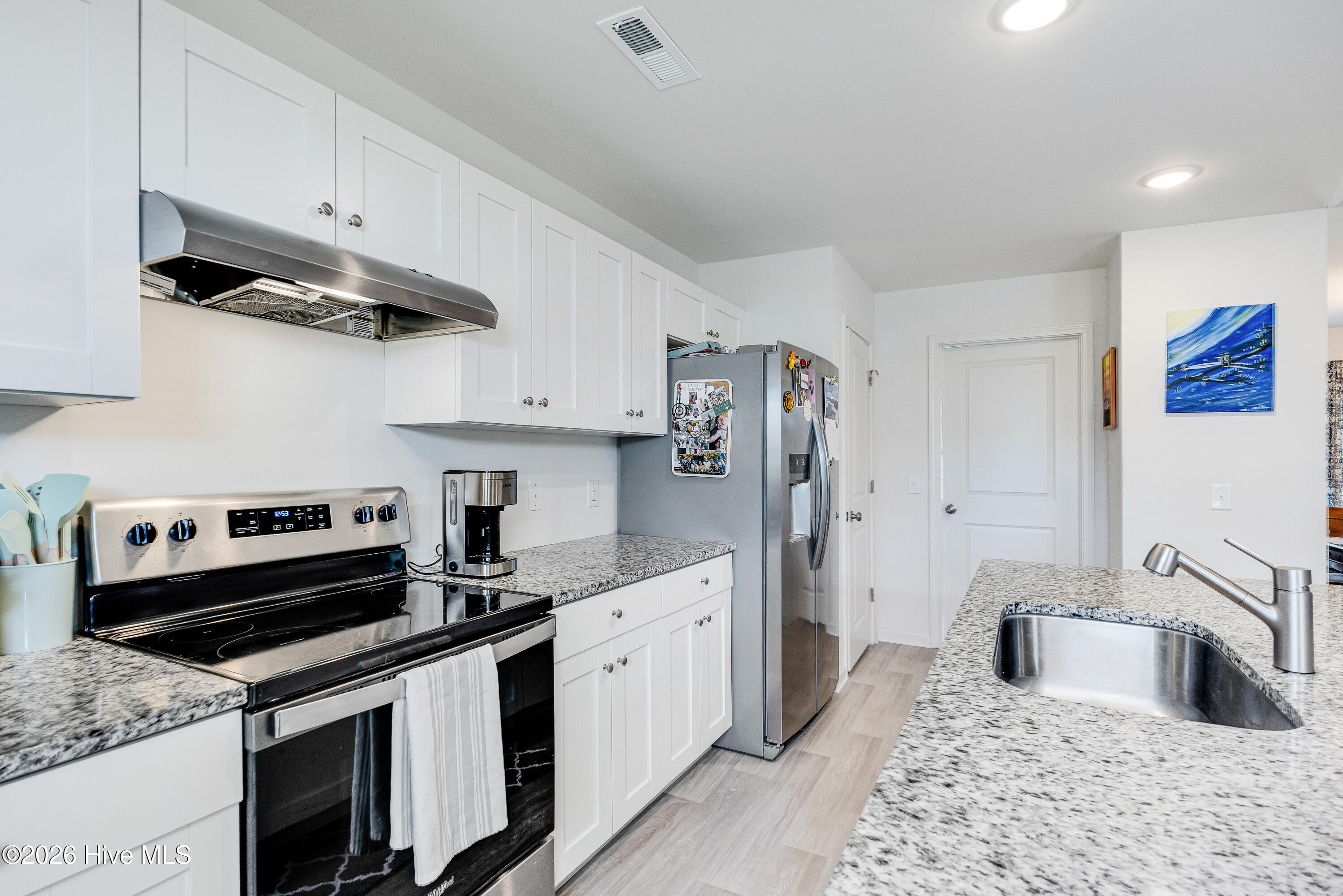 100567178 | Photo 12