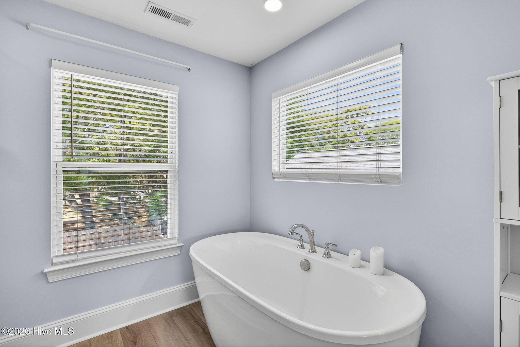 100570587 | Photo 38