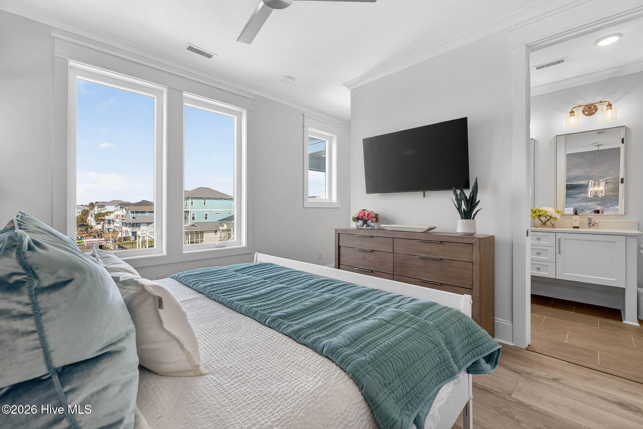 100543300 | Photo 51