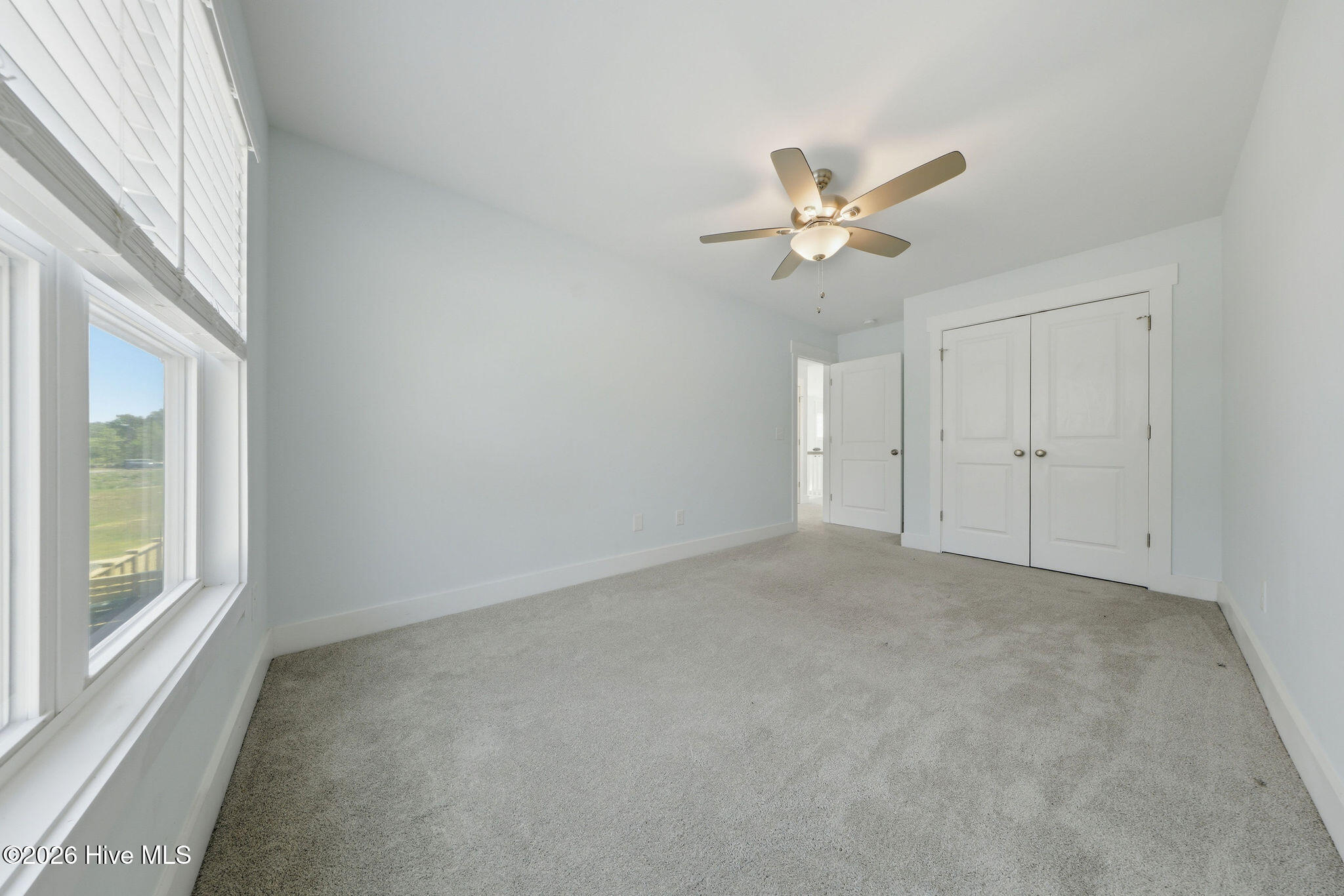 100569127 | Photo 33