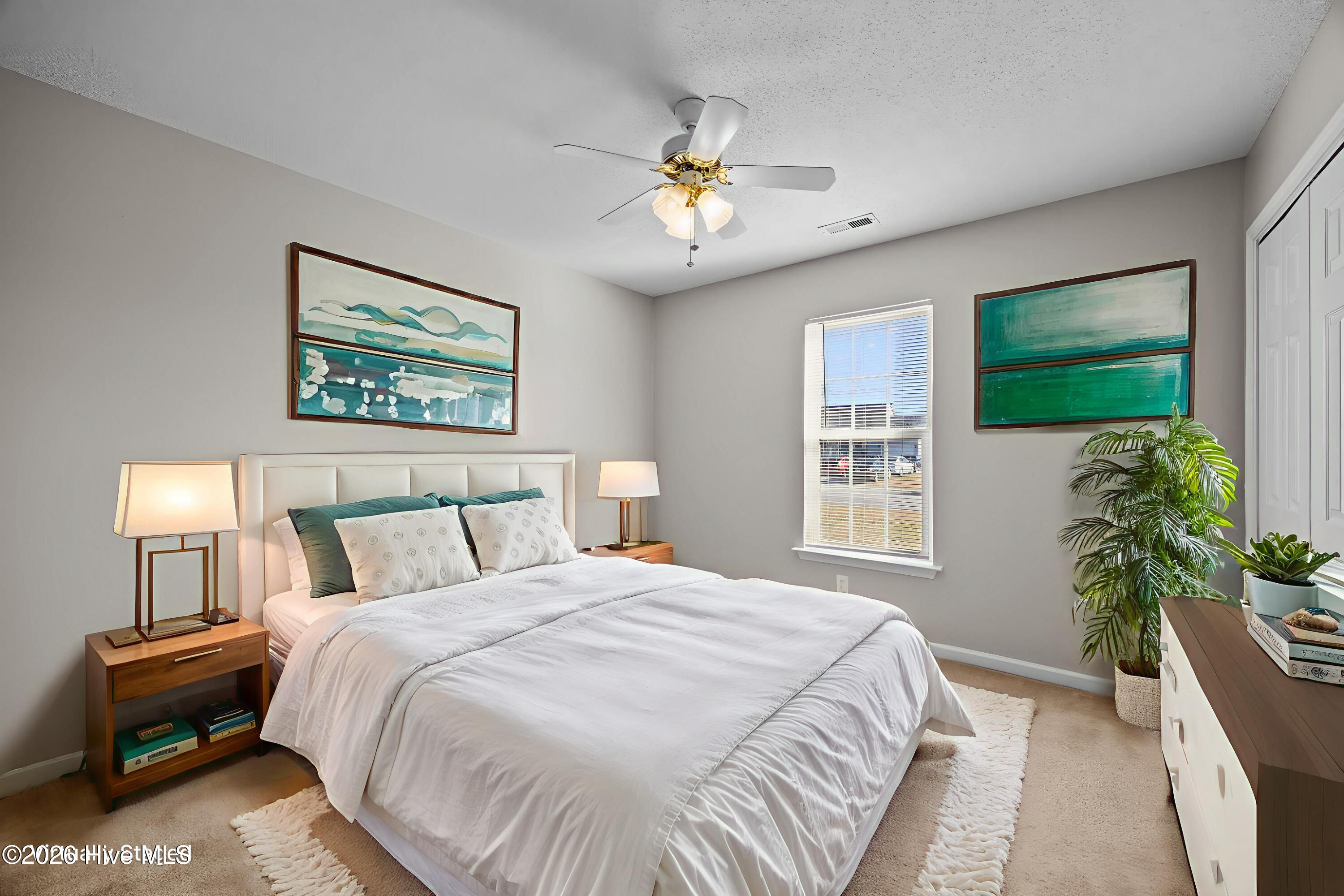 100550367 | Photo 23