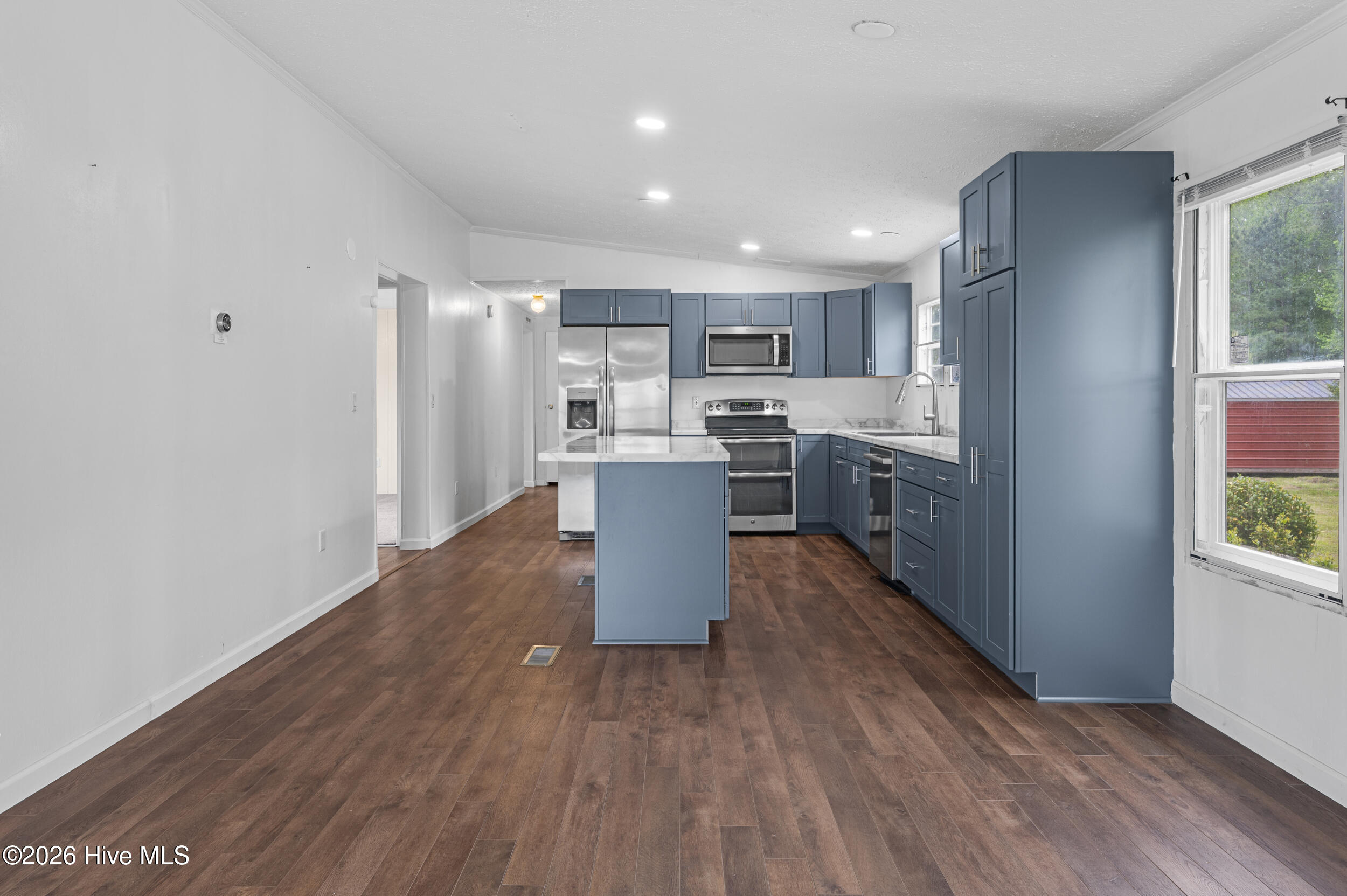 100568430 | Photo 14