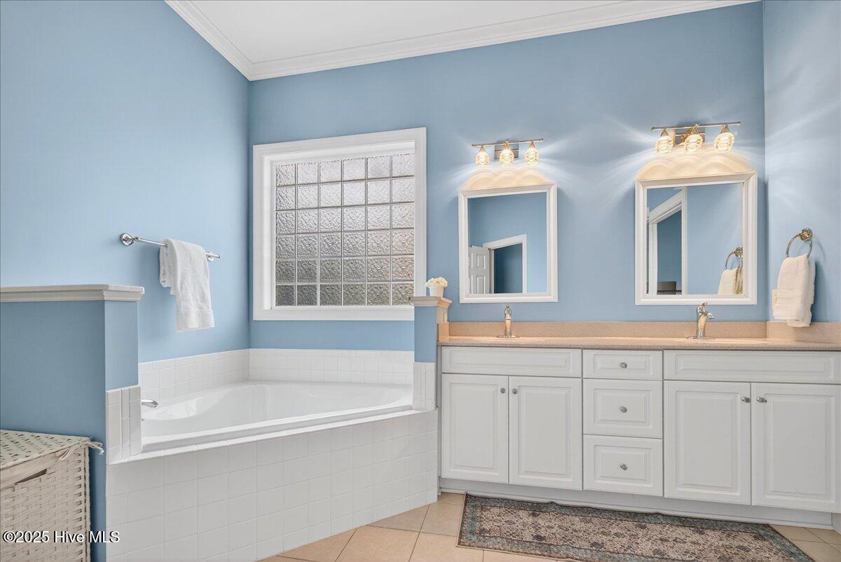 100535406 | Photo 14