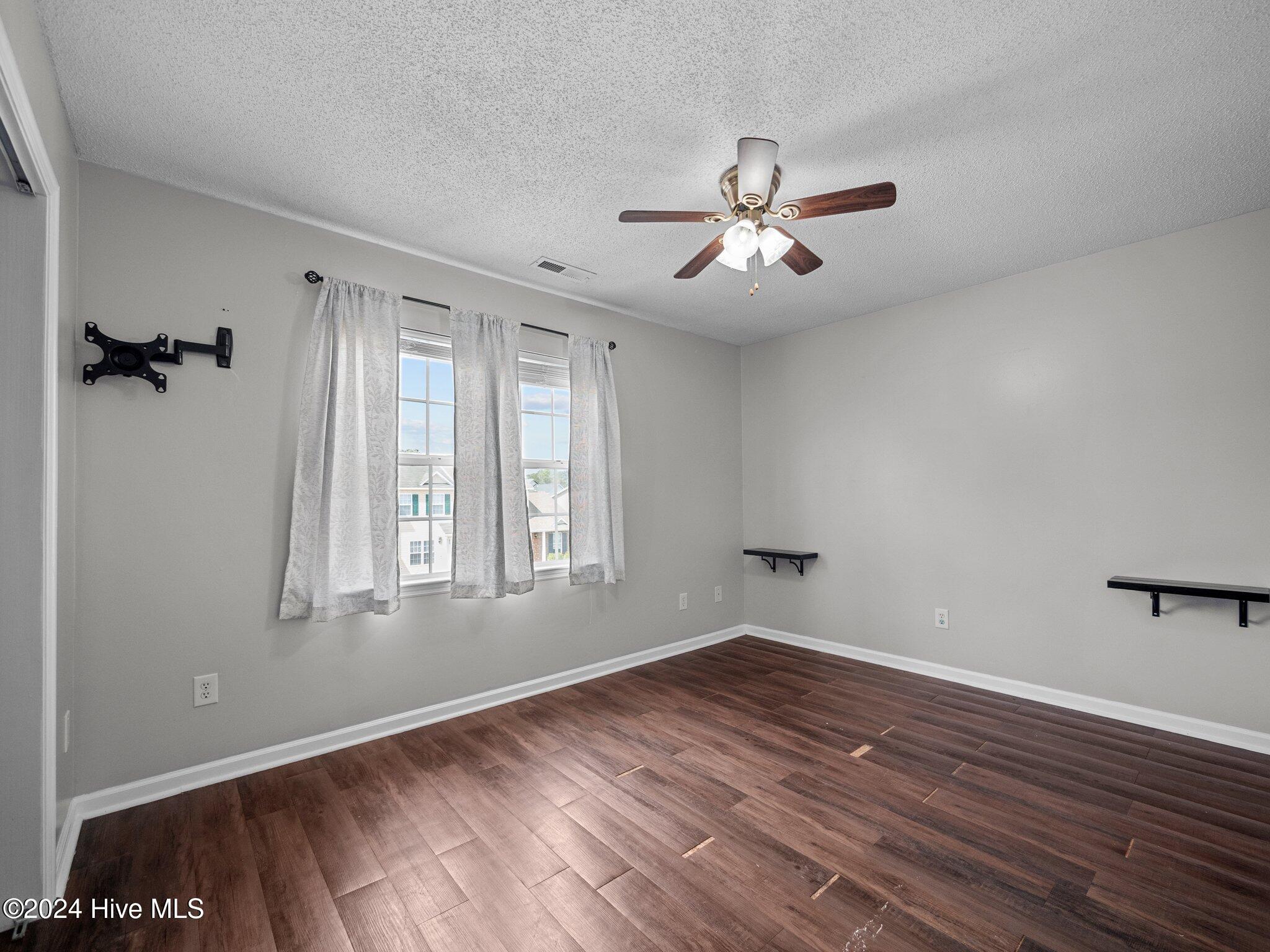 100542277 | Photo 16