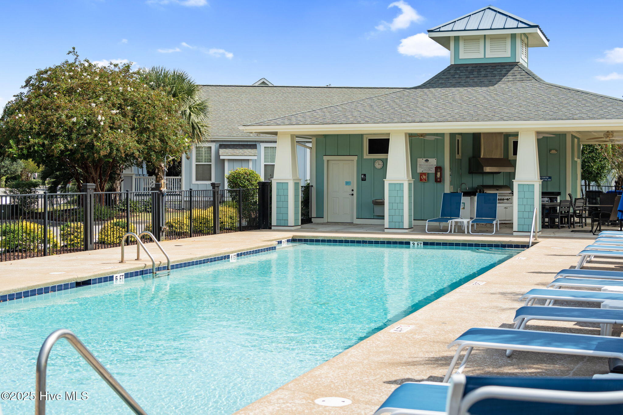 100530227 | Photo 53