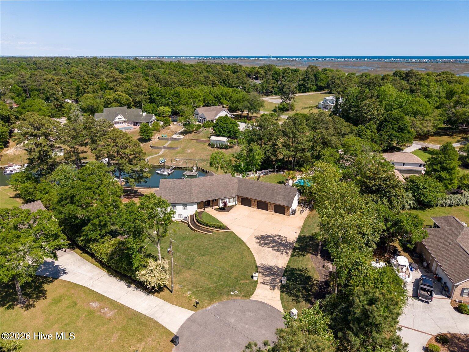 100569224 | Photo 47