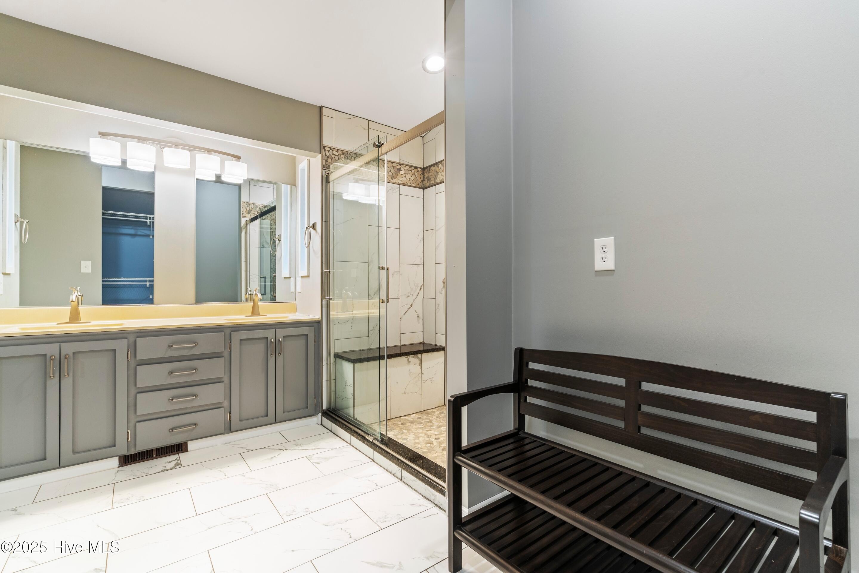 100527267 | Photo 36