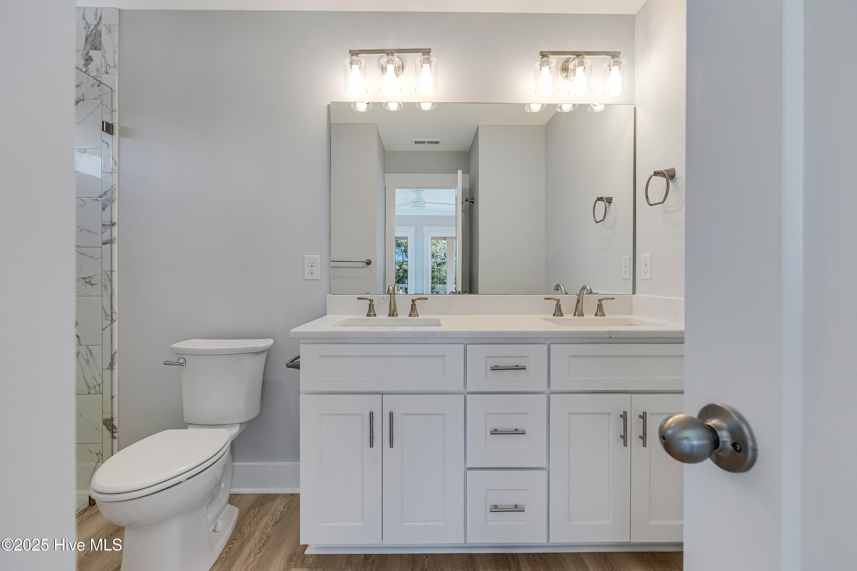 100535613 | Photo 41