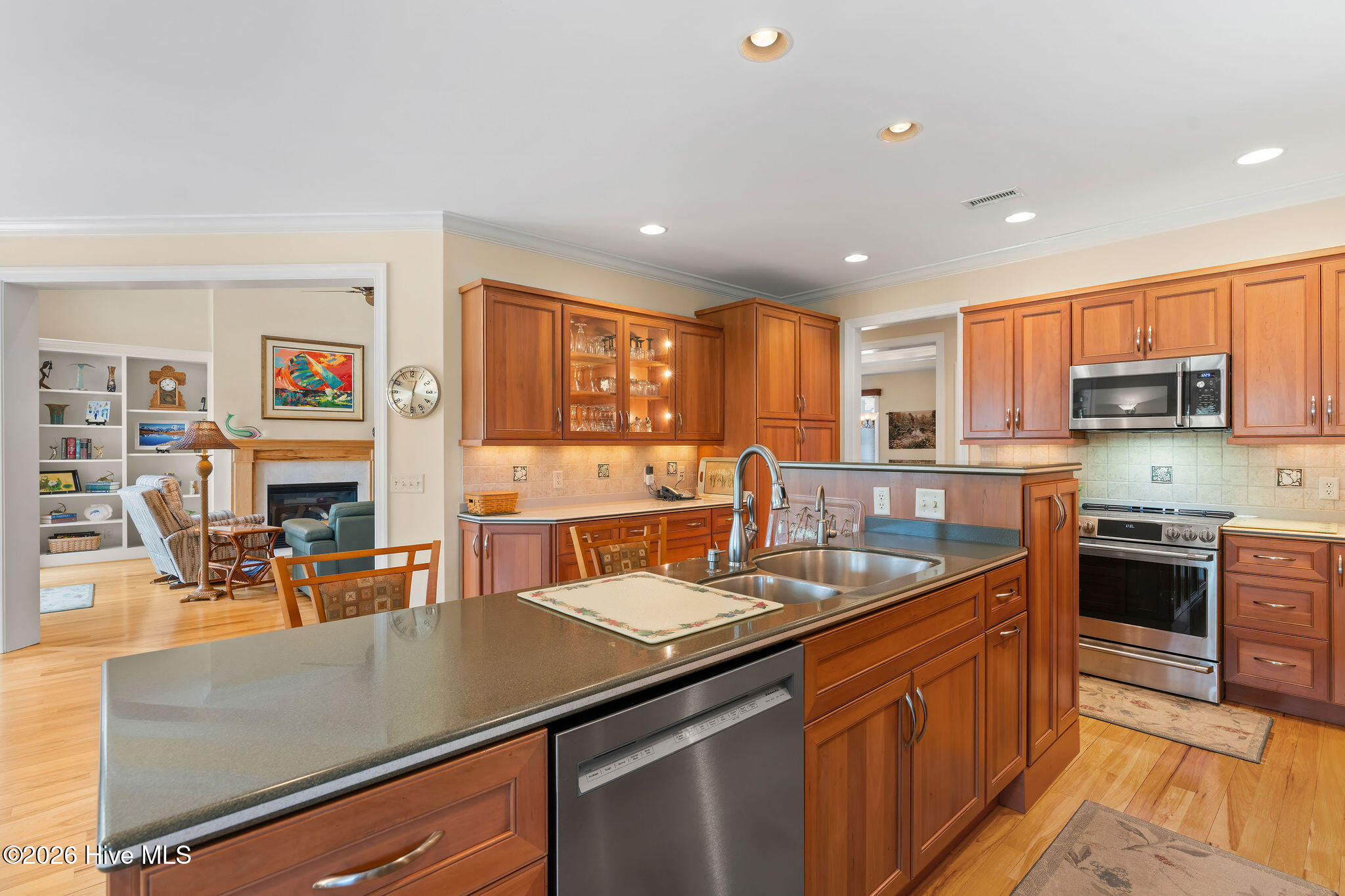 100548545 | Photo 25