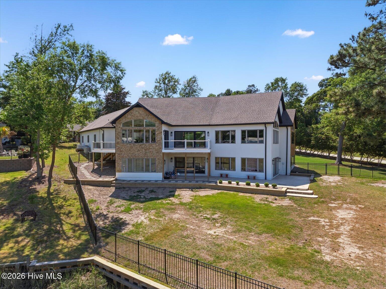 100569224 | Photo 46