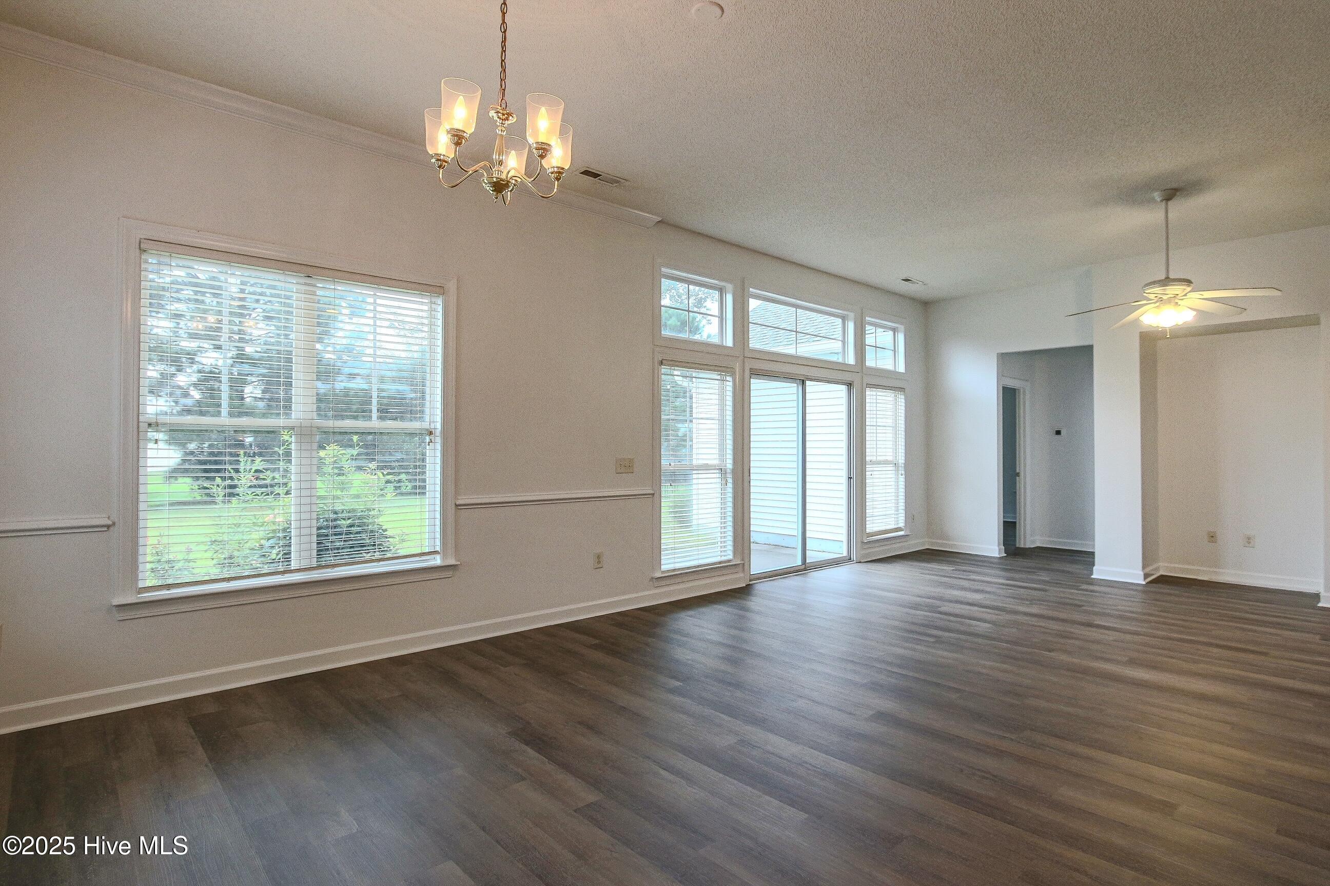 100525378 | Photo 17