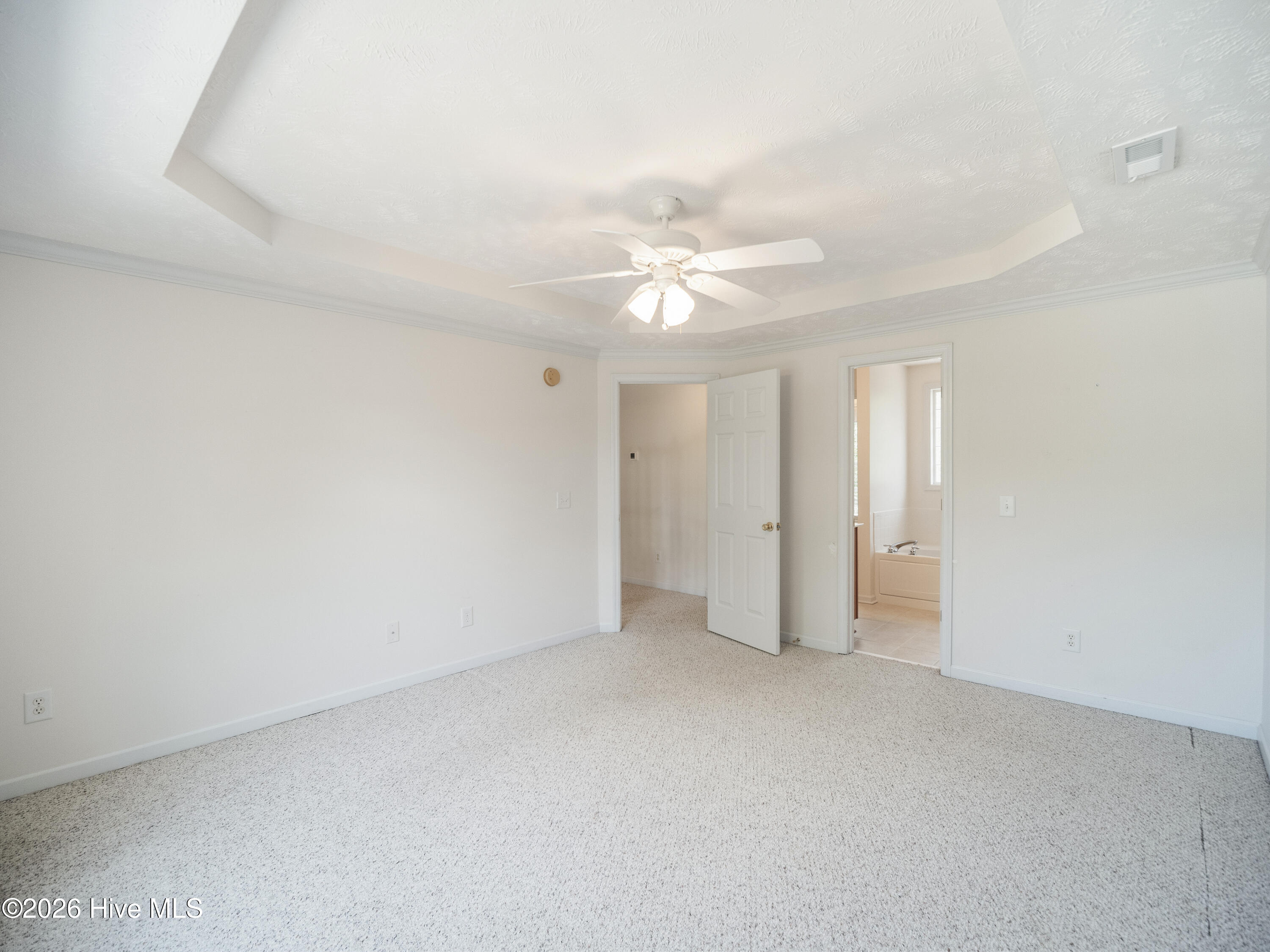 100570640 | Photo 32