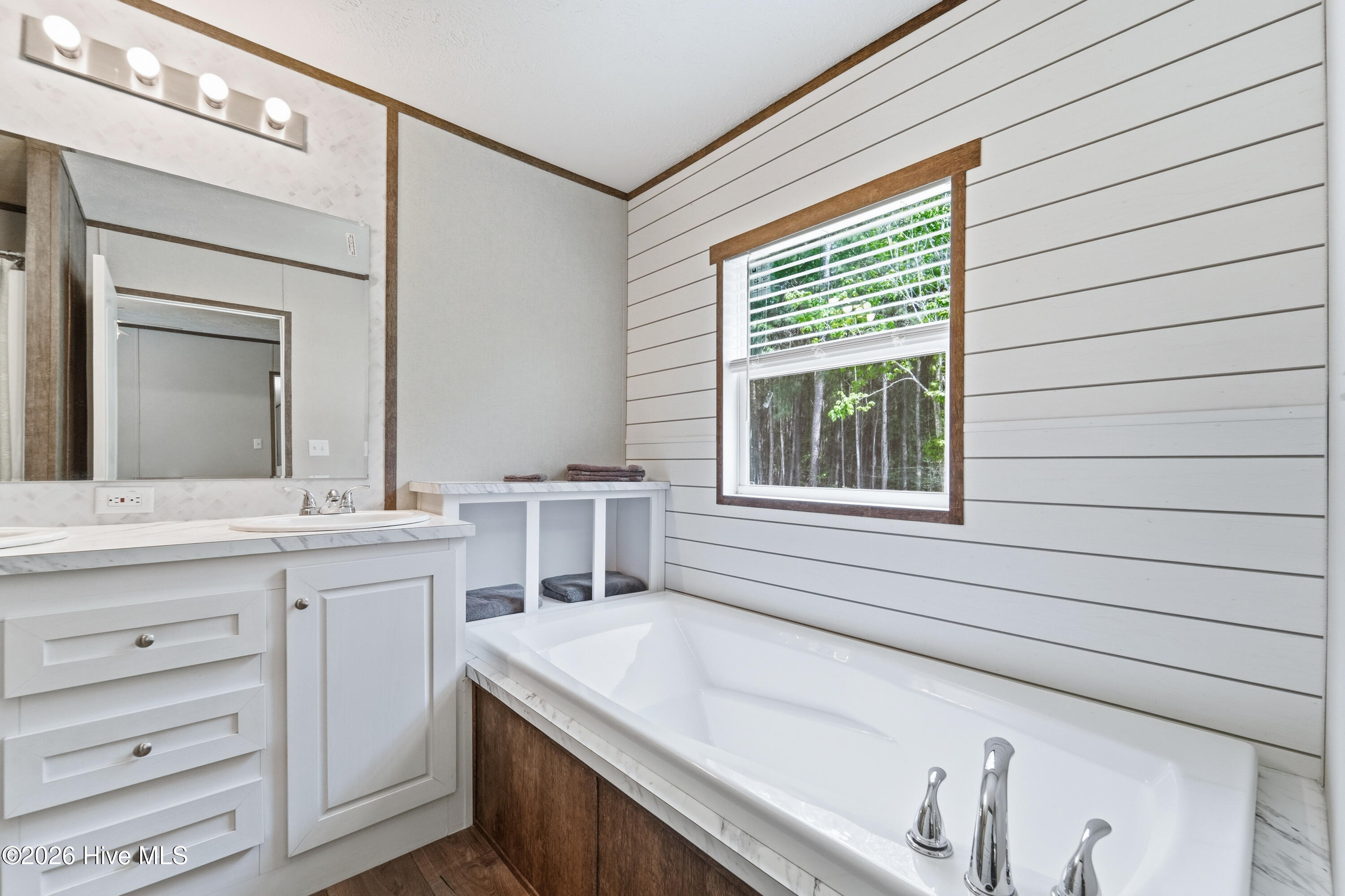 100566814 | Photo 55