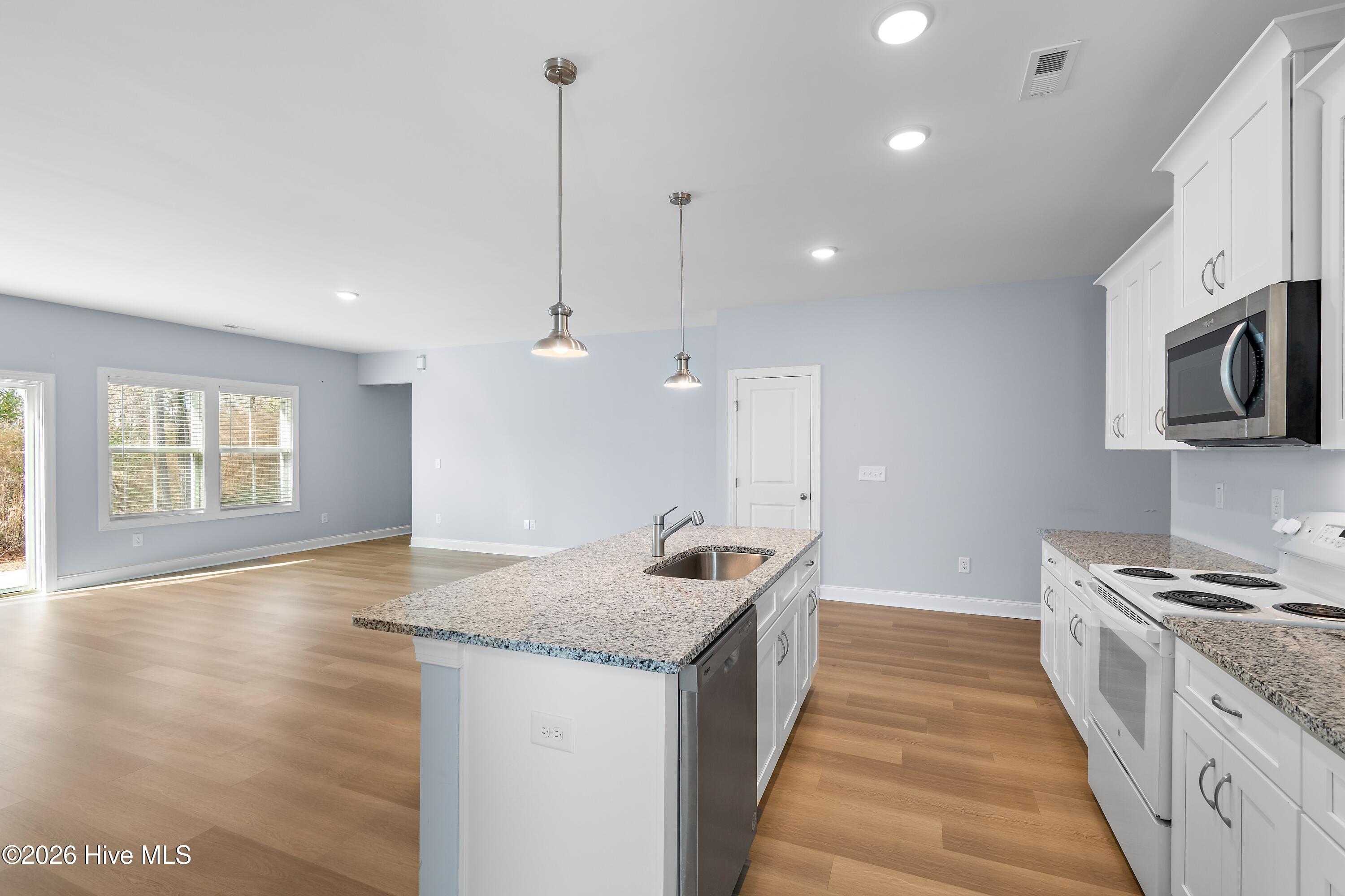 100547480 | Photo 11