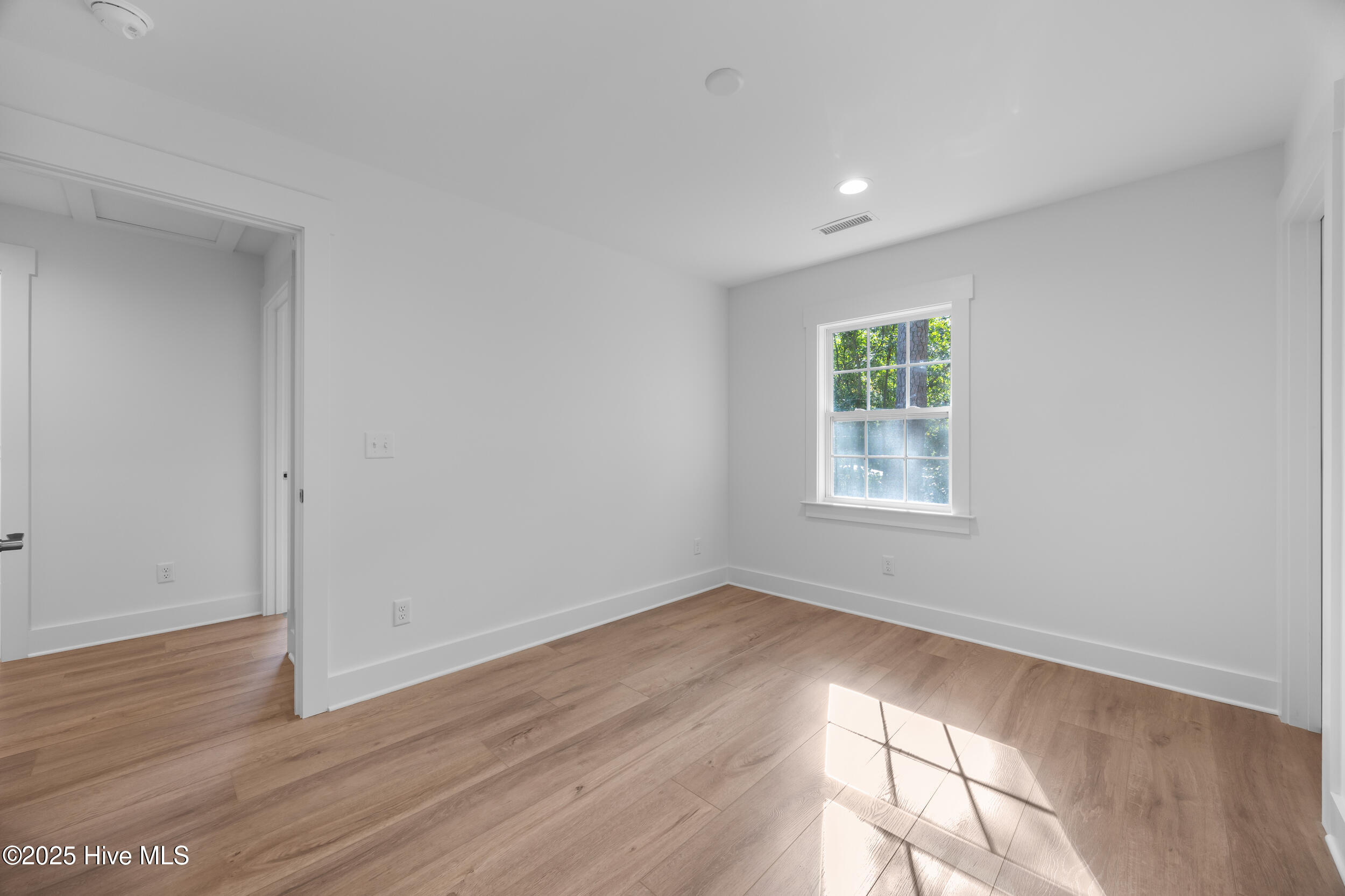 100544279 | Photo 17