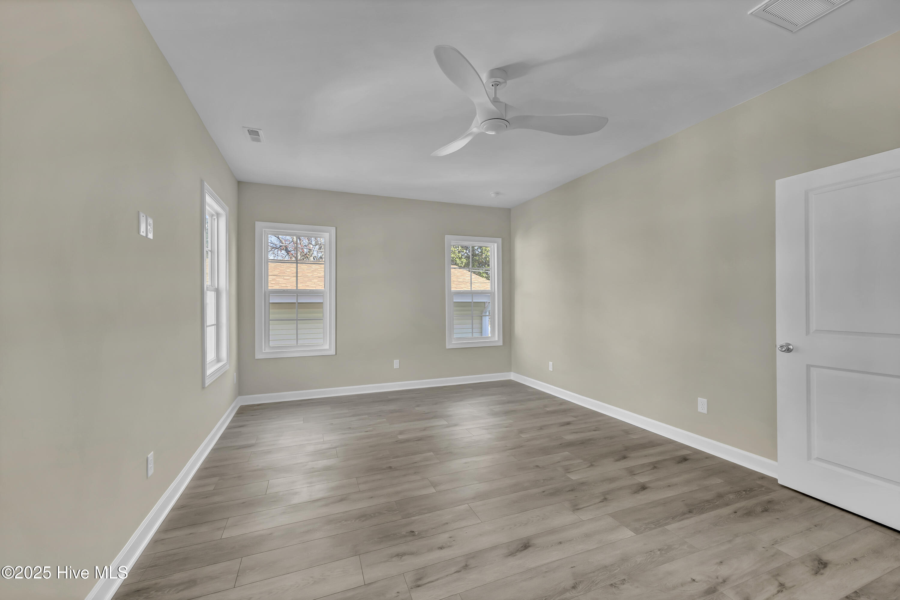 100545866 | Photo 10