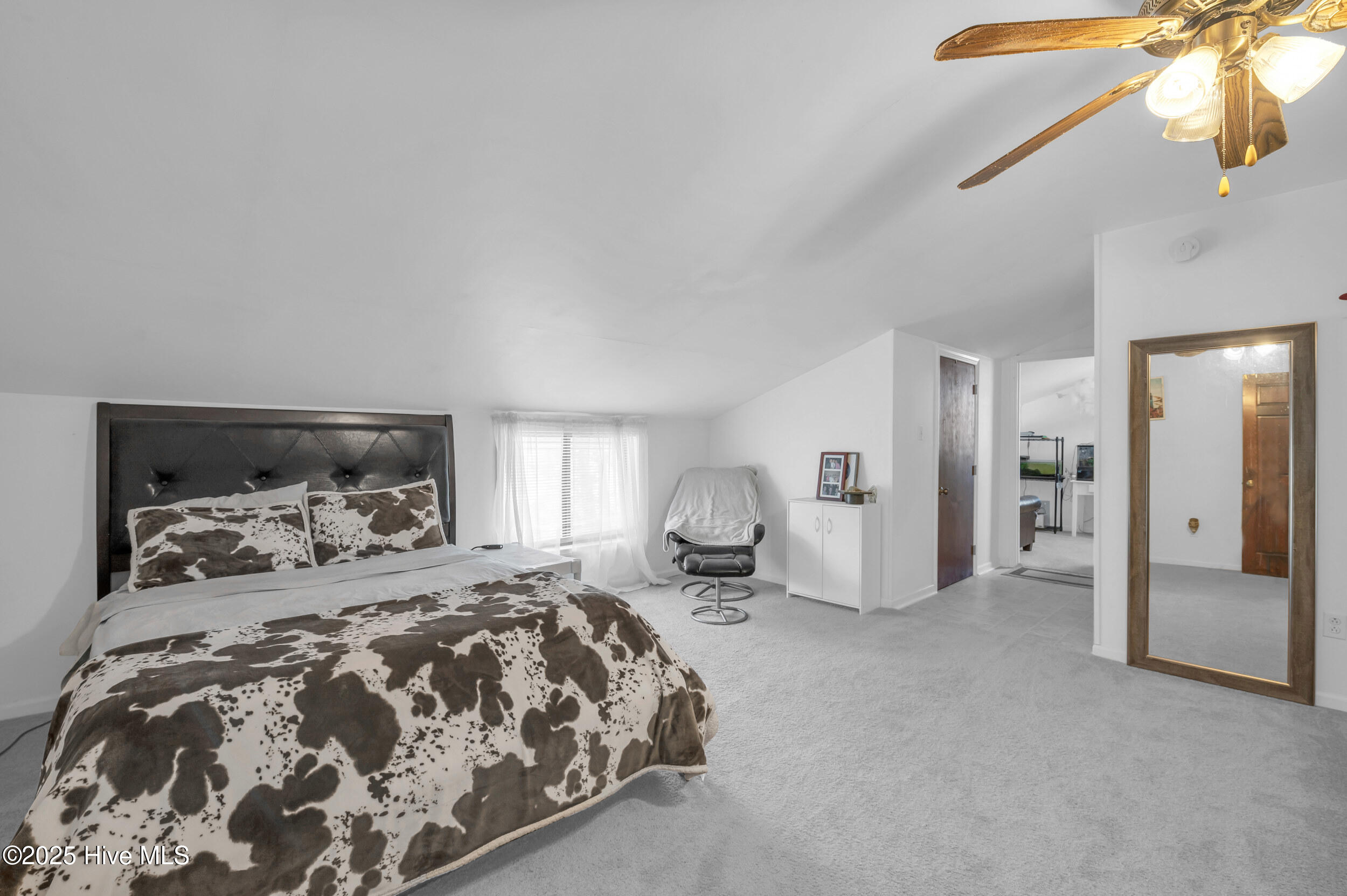 100532115 | Photo 81