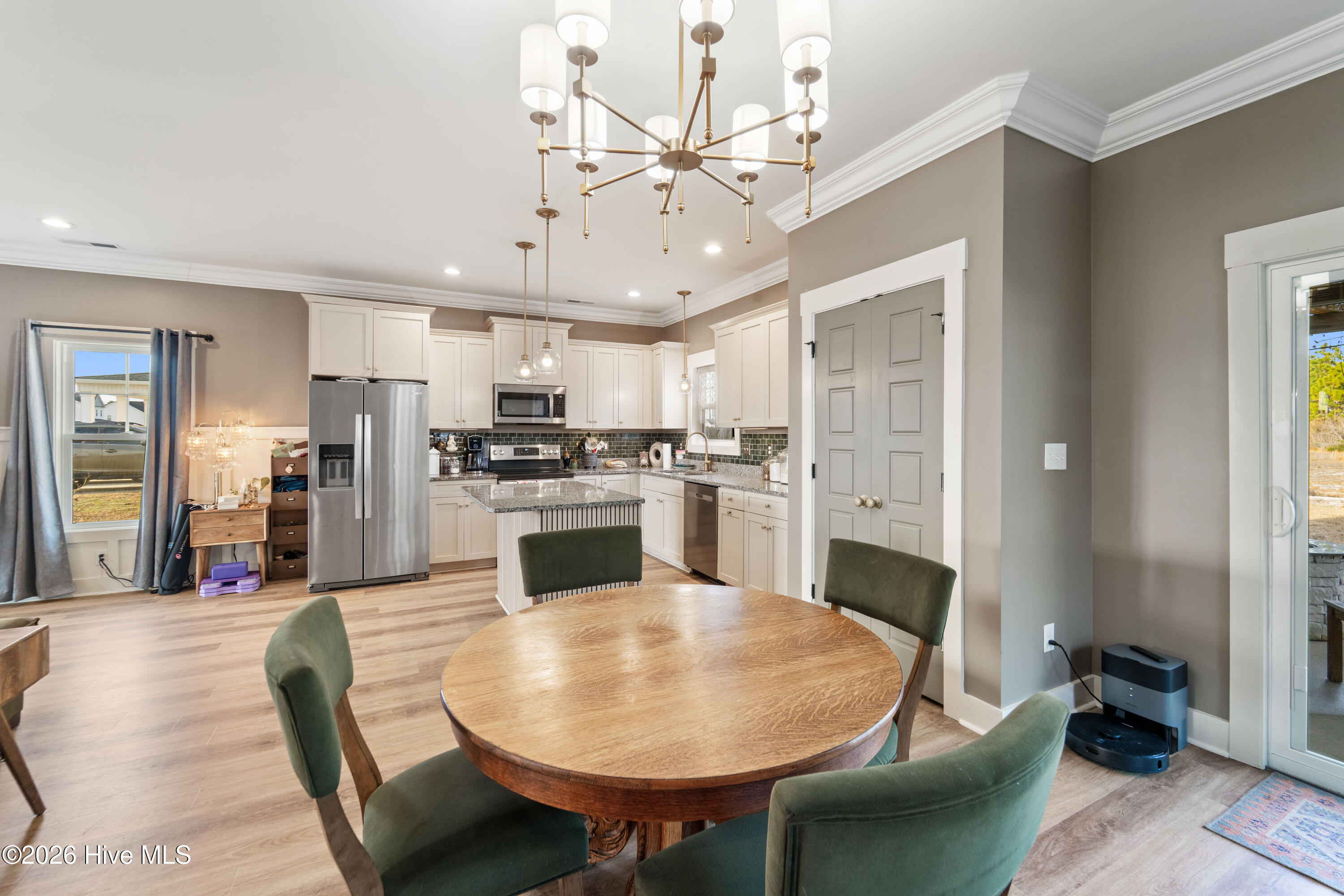 100549687 | Photo 14