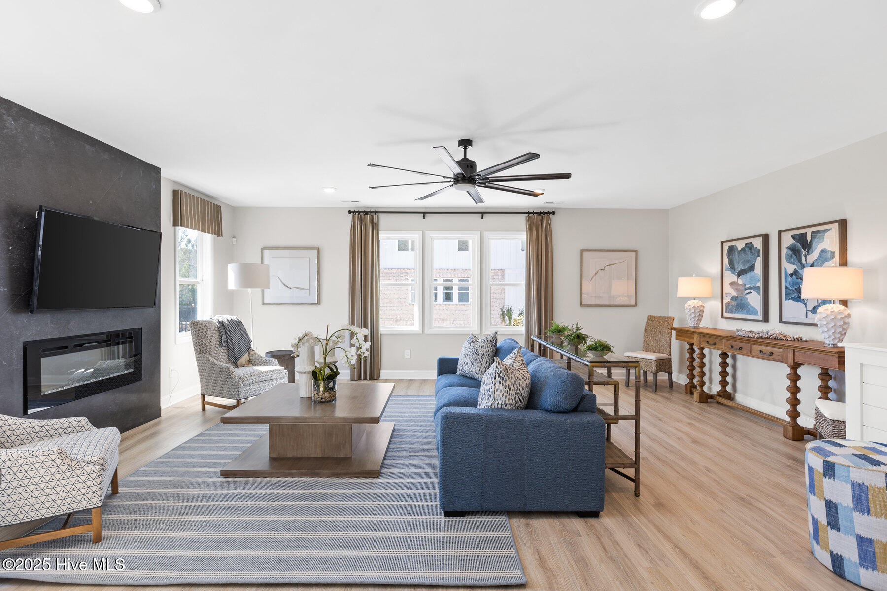 100534018 | Photo 19