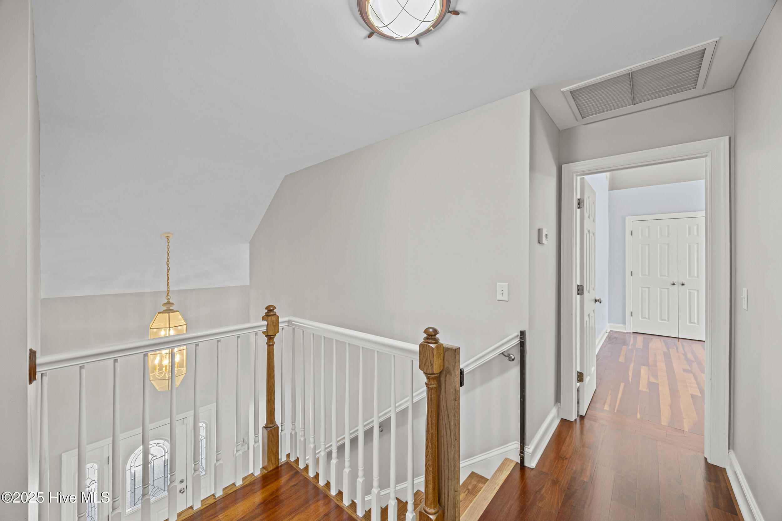 100519629 | Photo 40