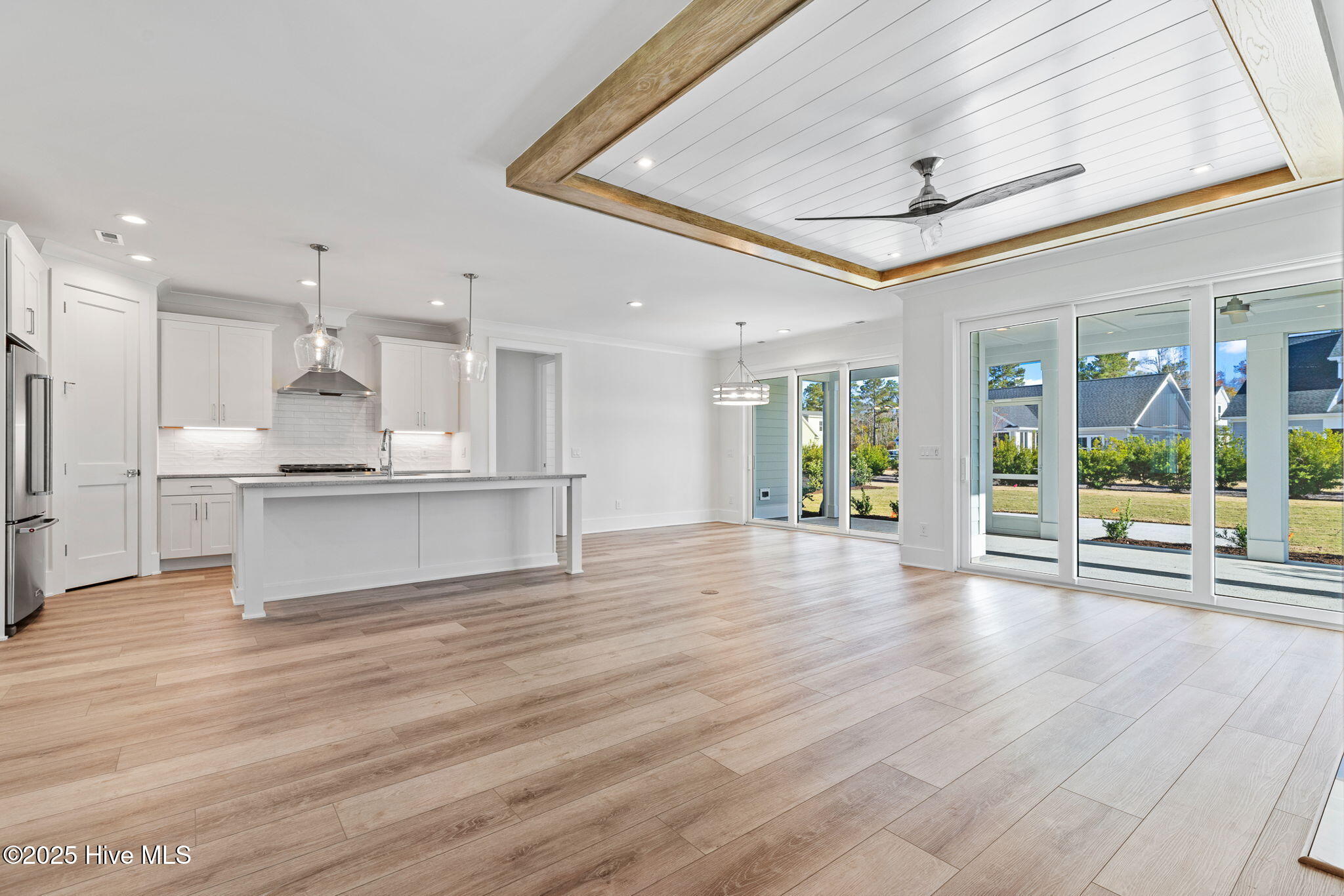 100523885 | Photo 15