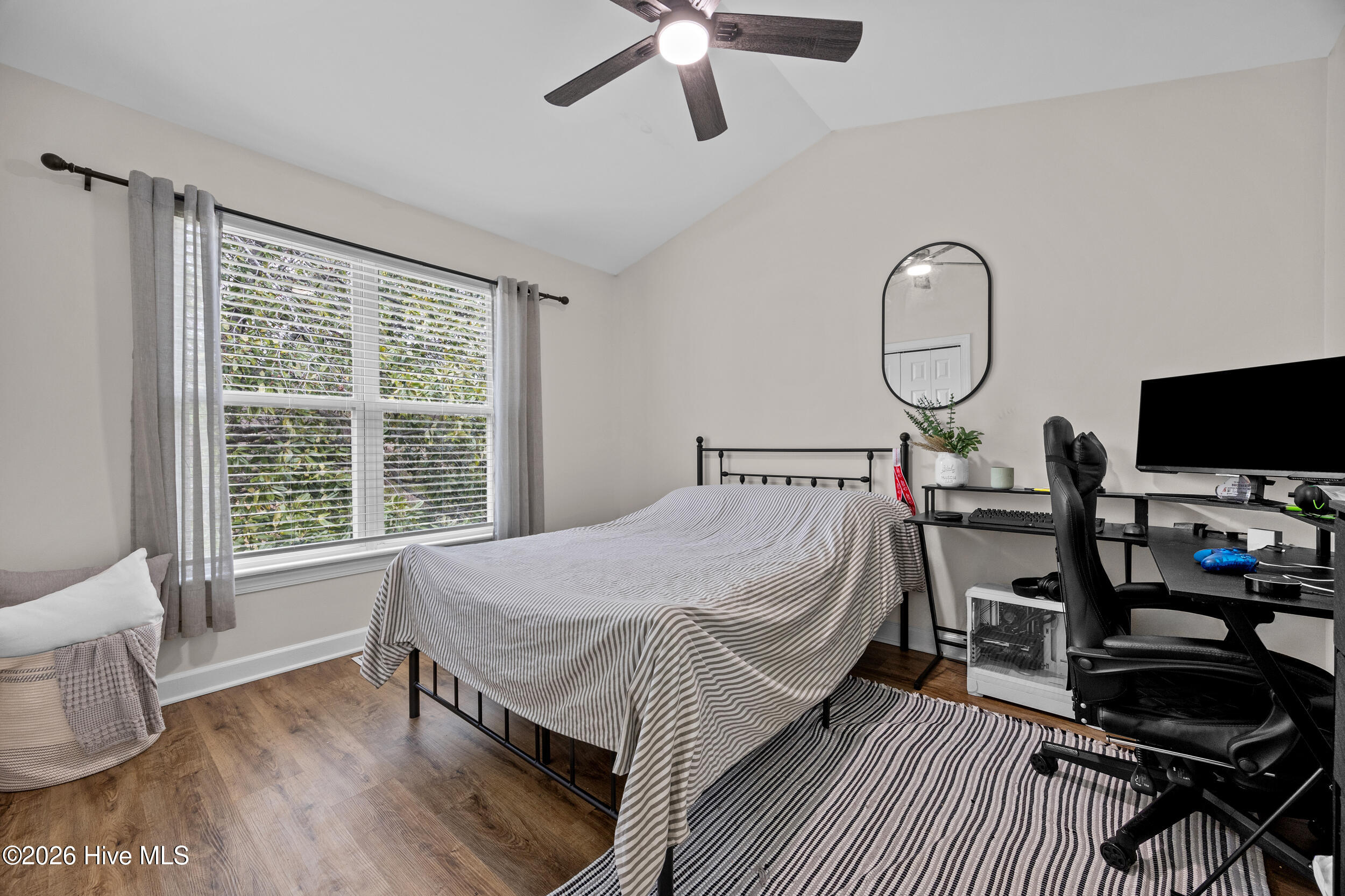 100567822 | Photo 36