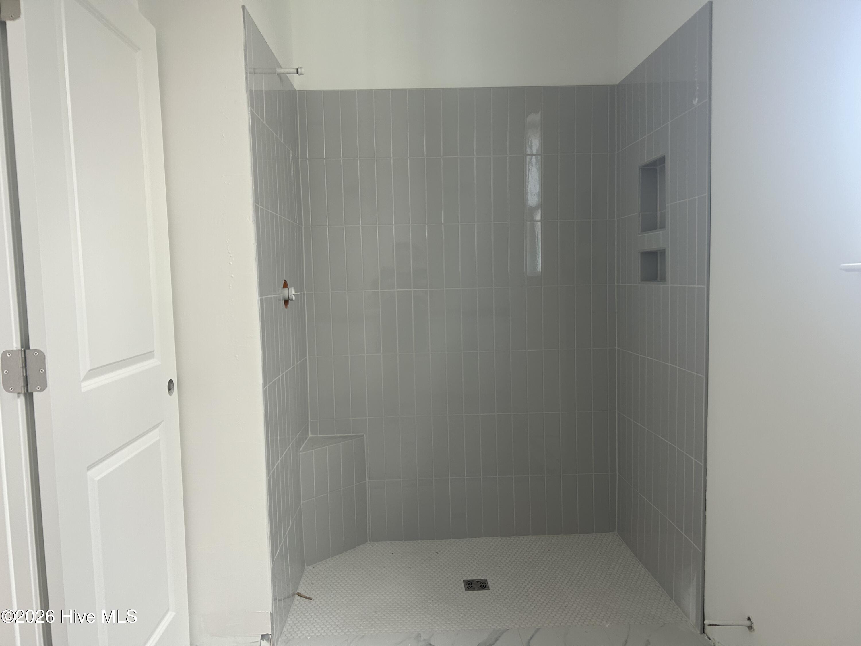 100558697 | Photo 14