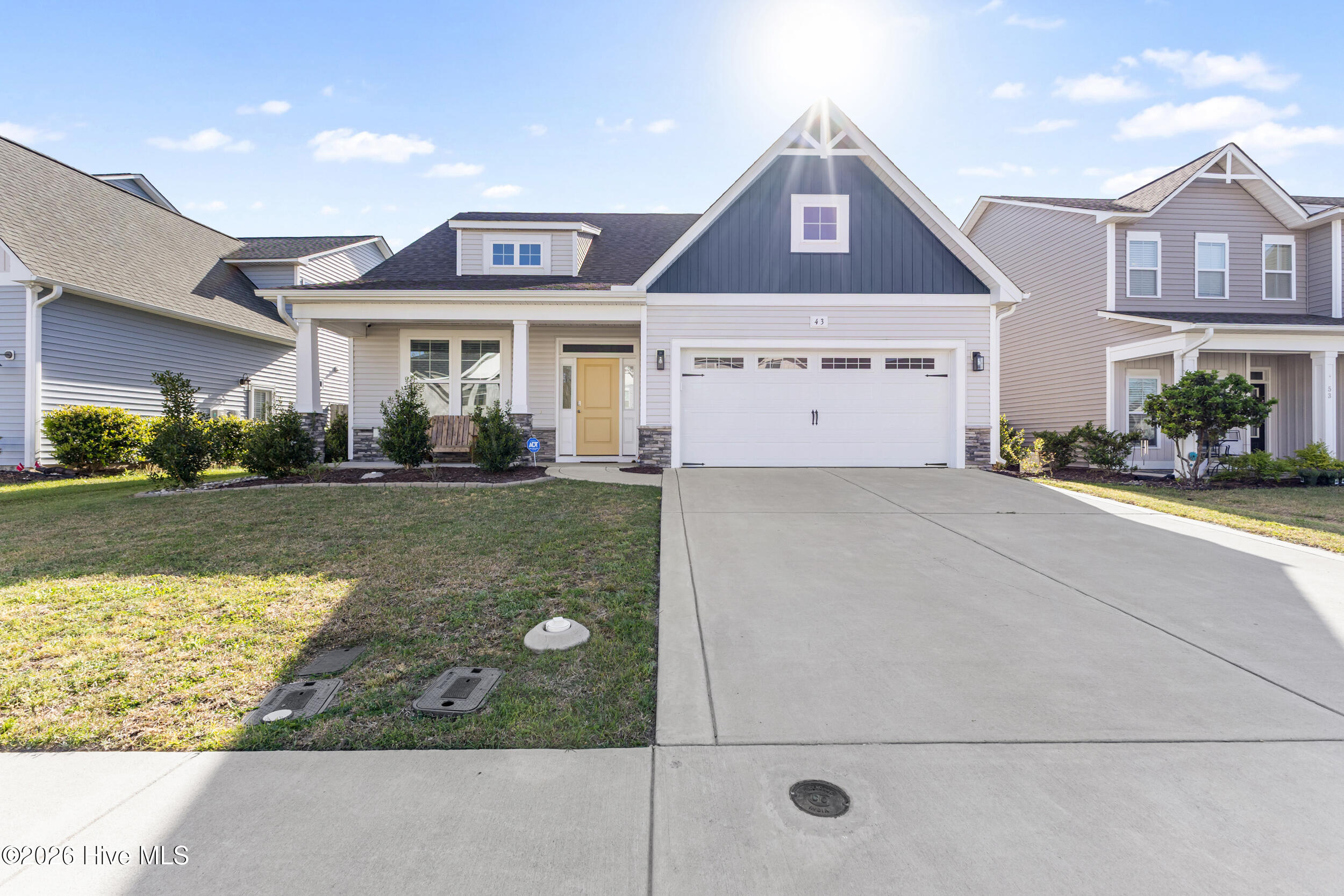 100565855 | Photo 63