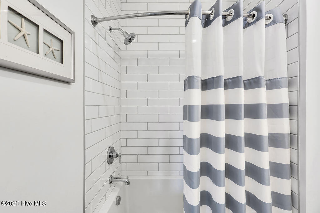 100564956 | Photo 36