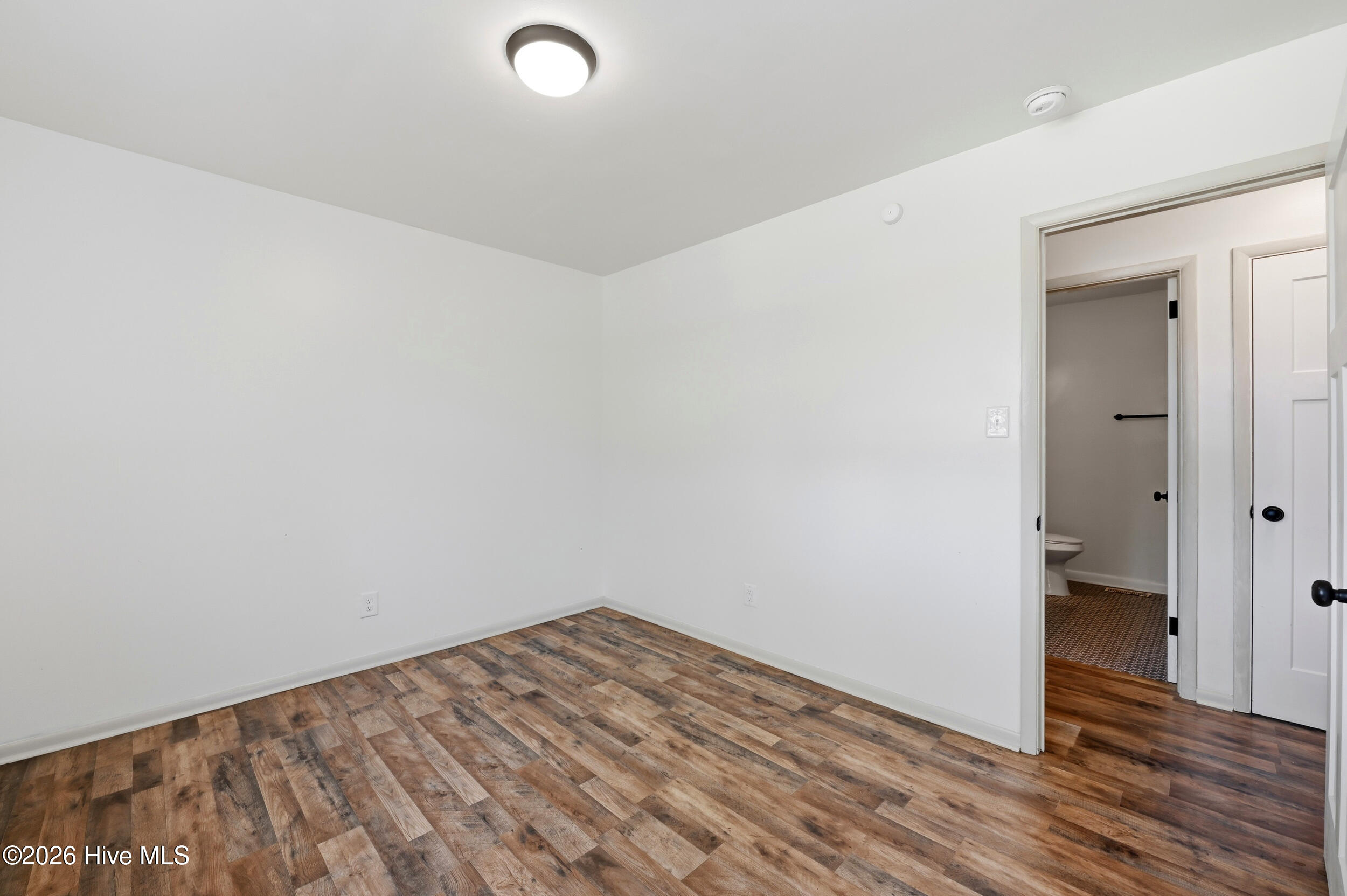 100566125 | Photo 32