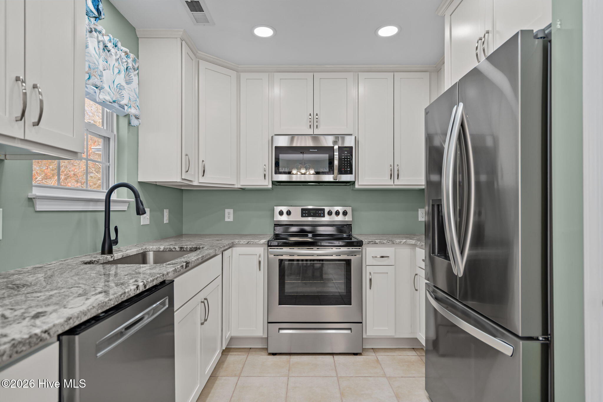 100564020 | Photo 14