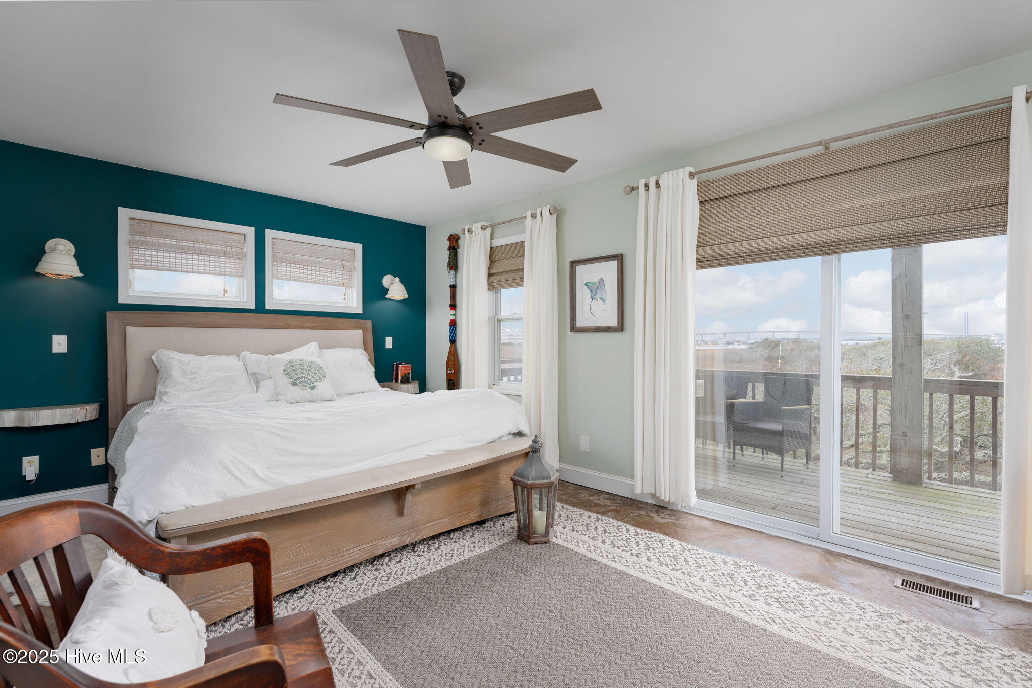 100488869 | Photo 25