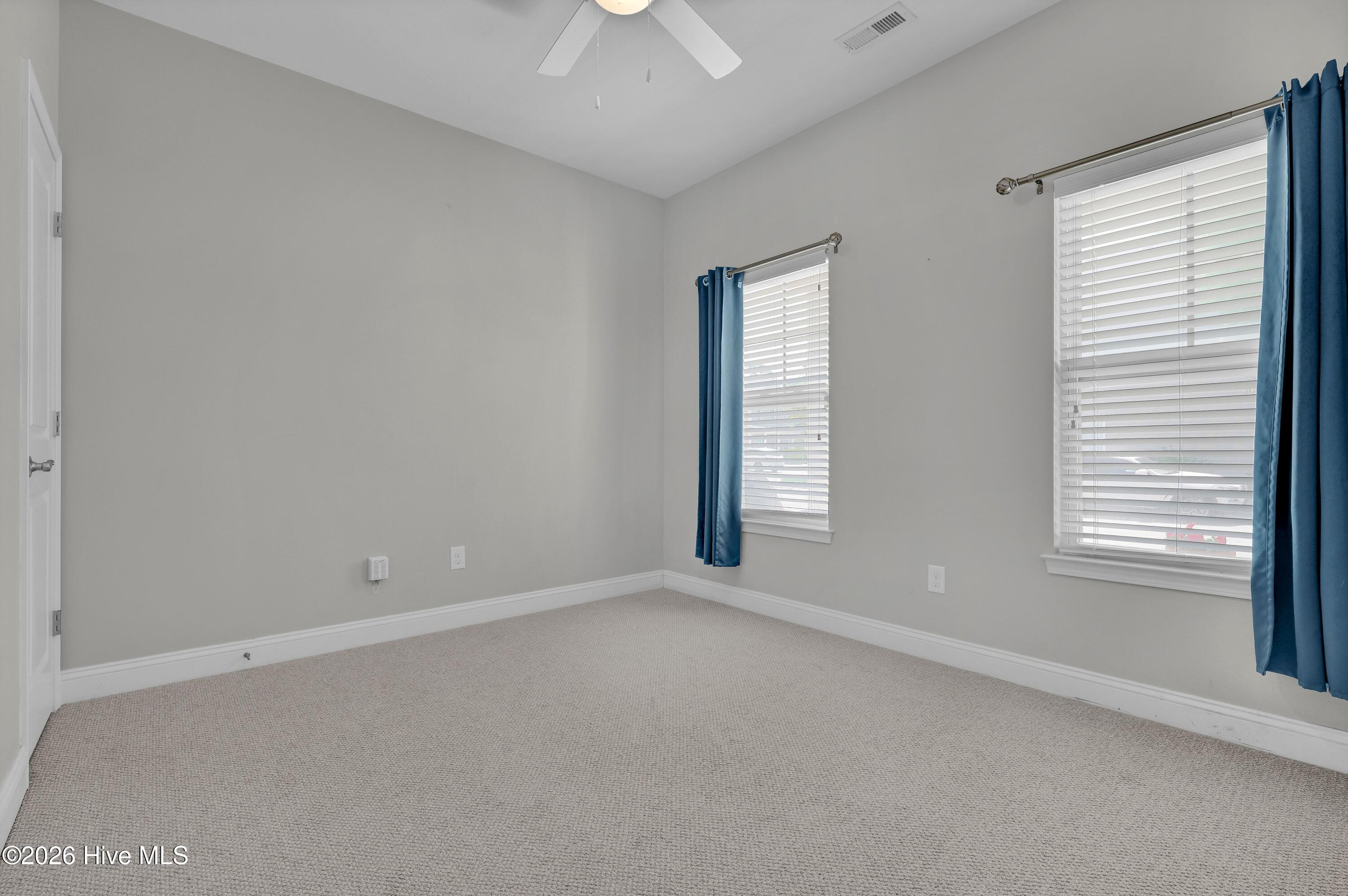 100567851 | Photo 22