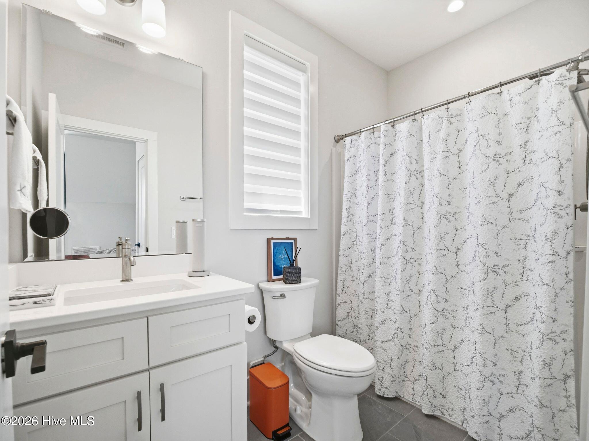 100569019 | Photo 46