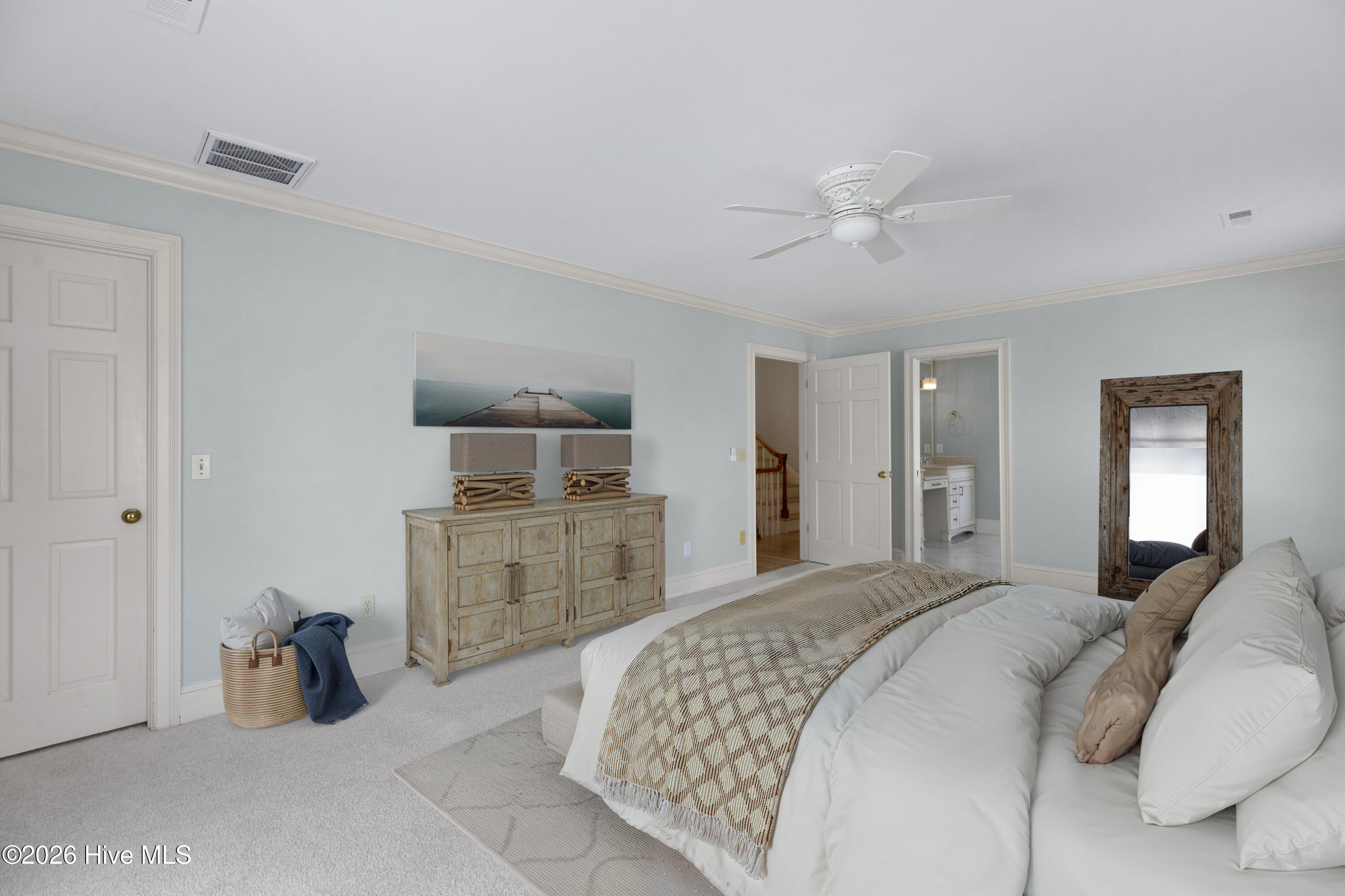 100566795 | Photo 25