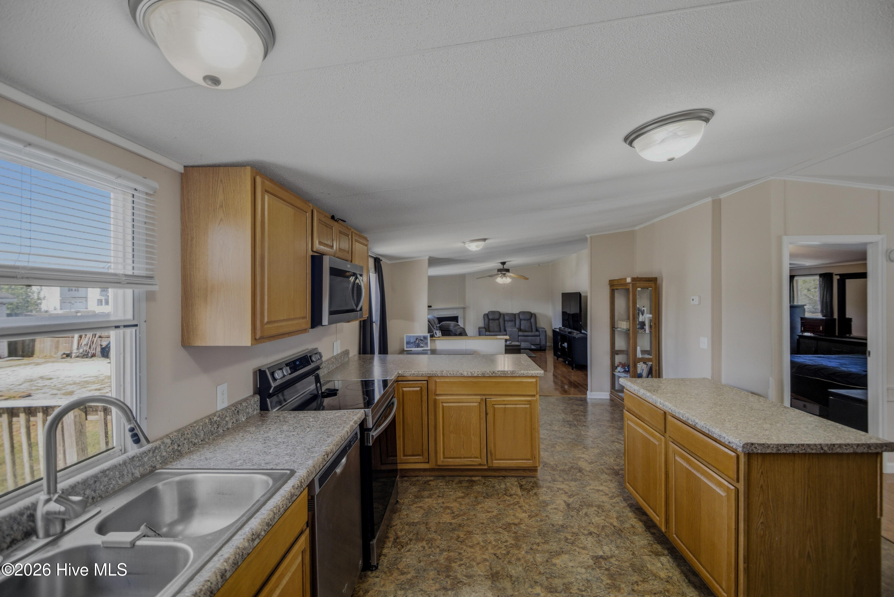 100566324 | Photo 13