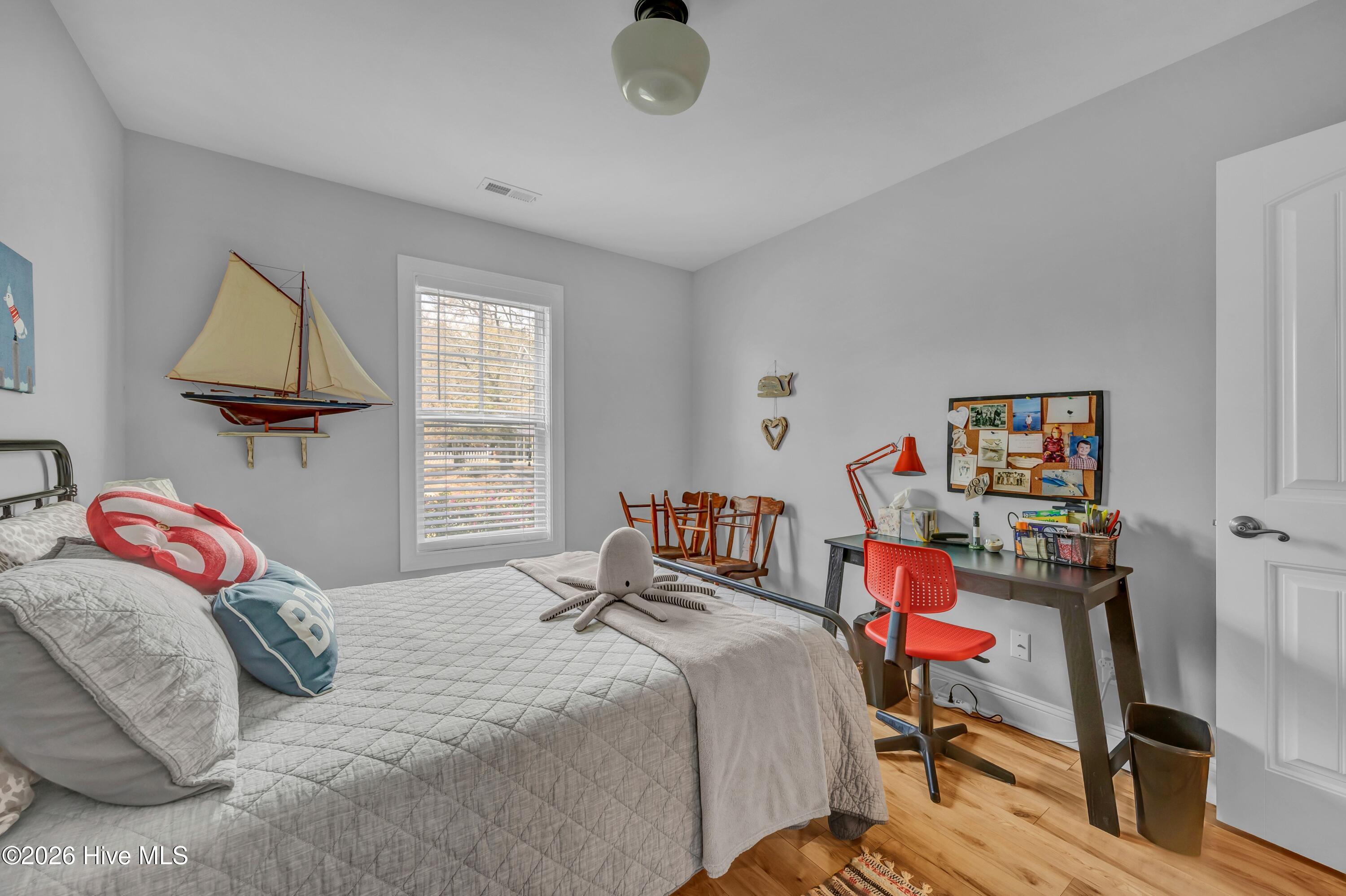 100565000 | Photo 20