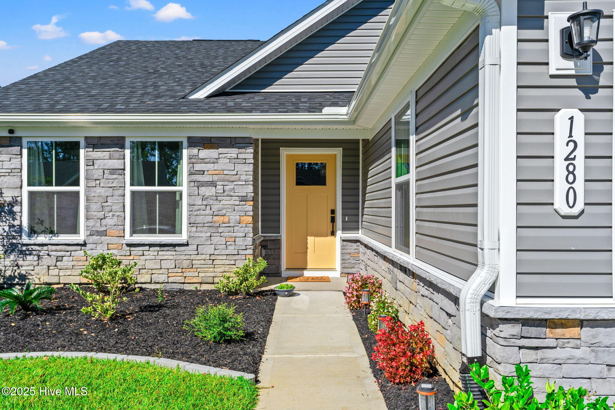 100537492 | Photo 24