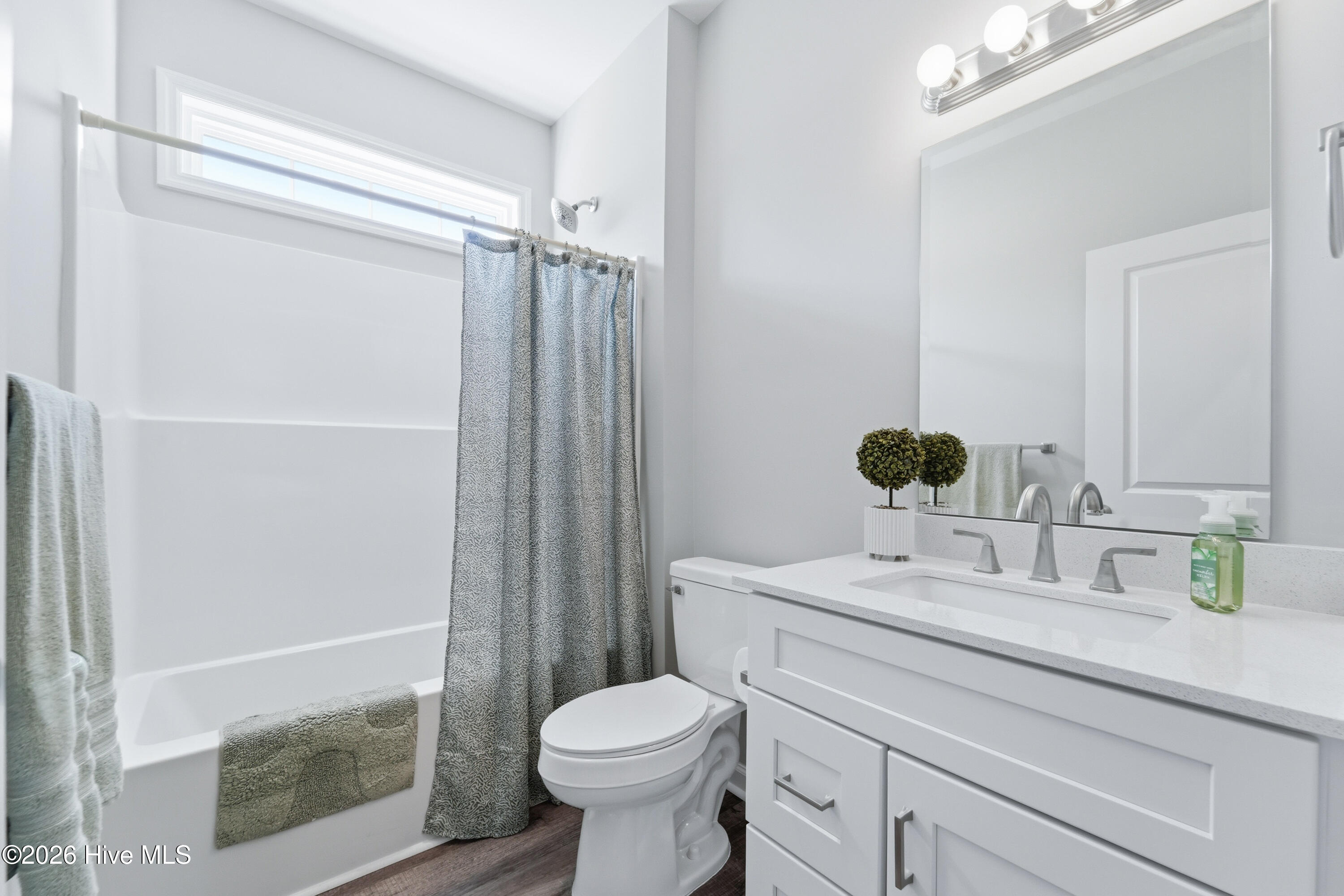 100562005 | Photo 22