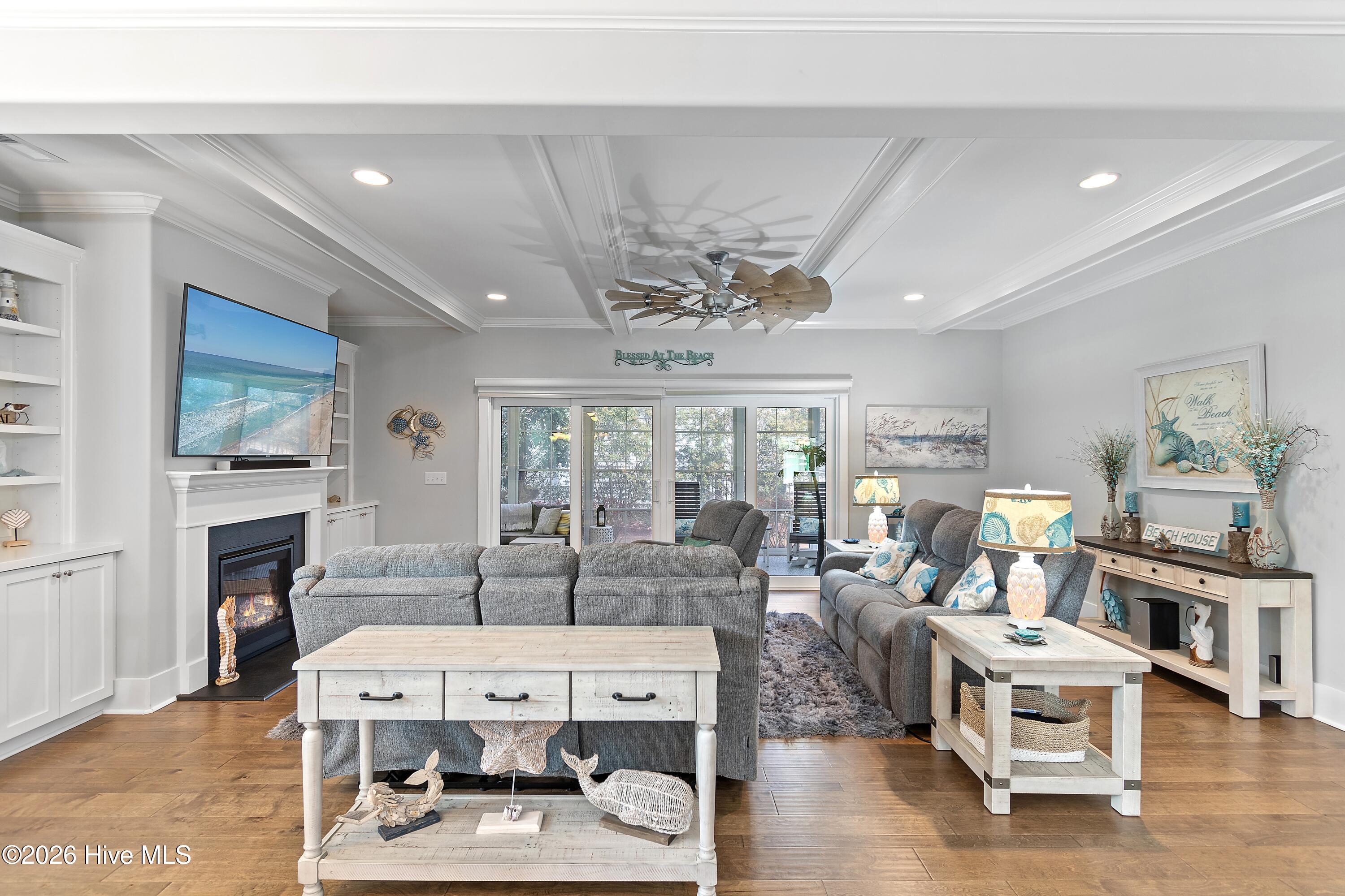 100561282 | Photo 23