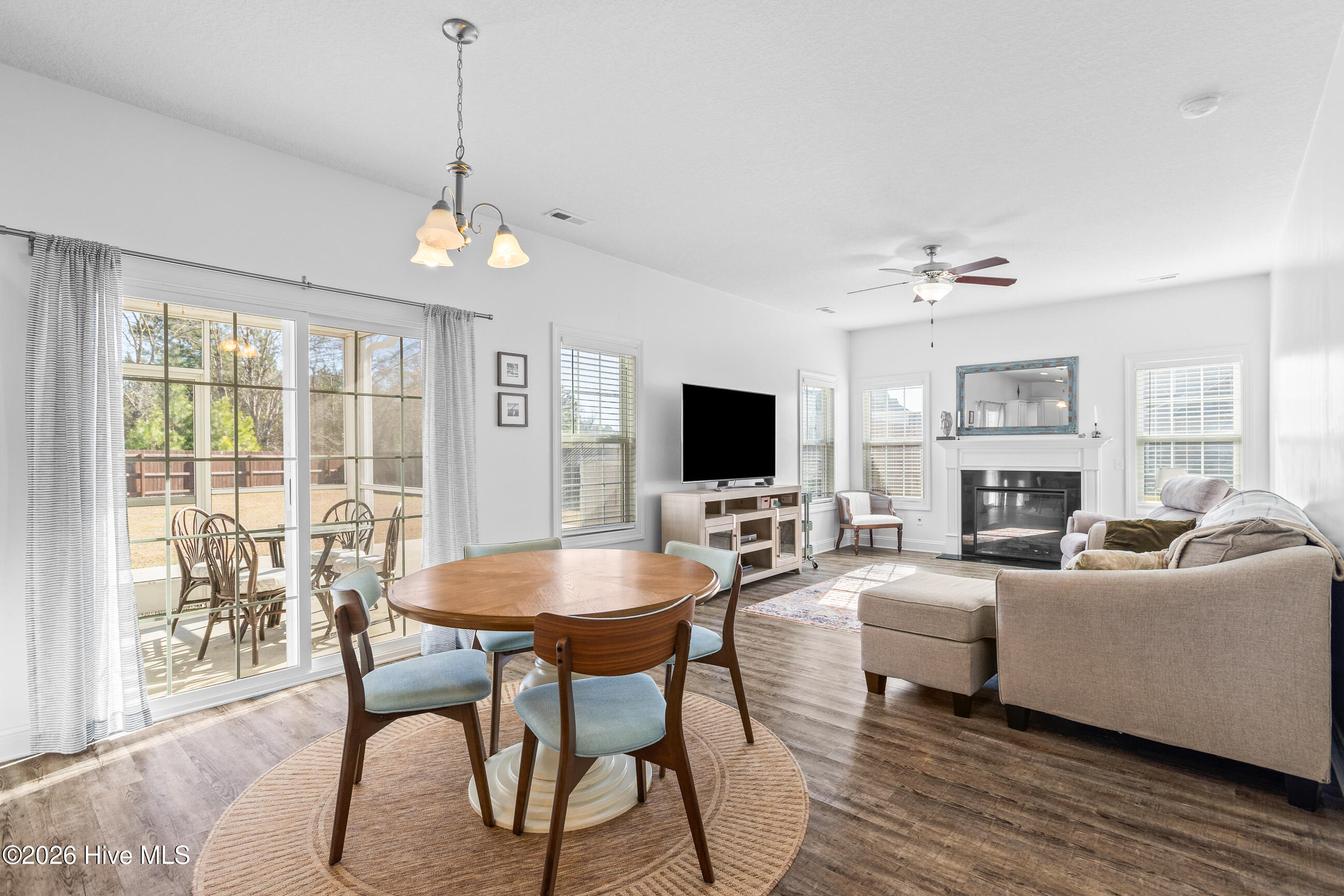 100561419 | Photo 10