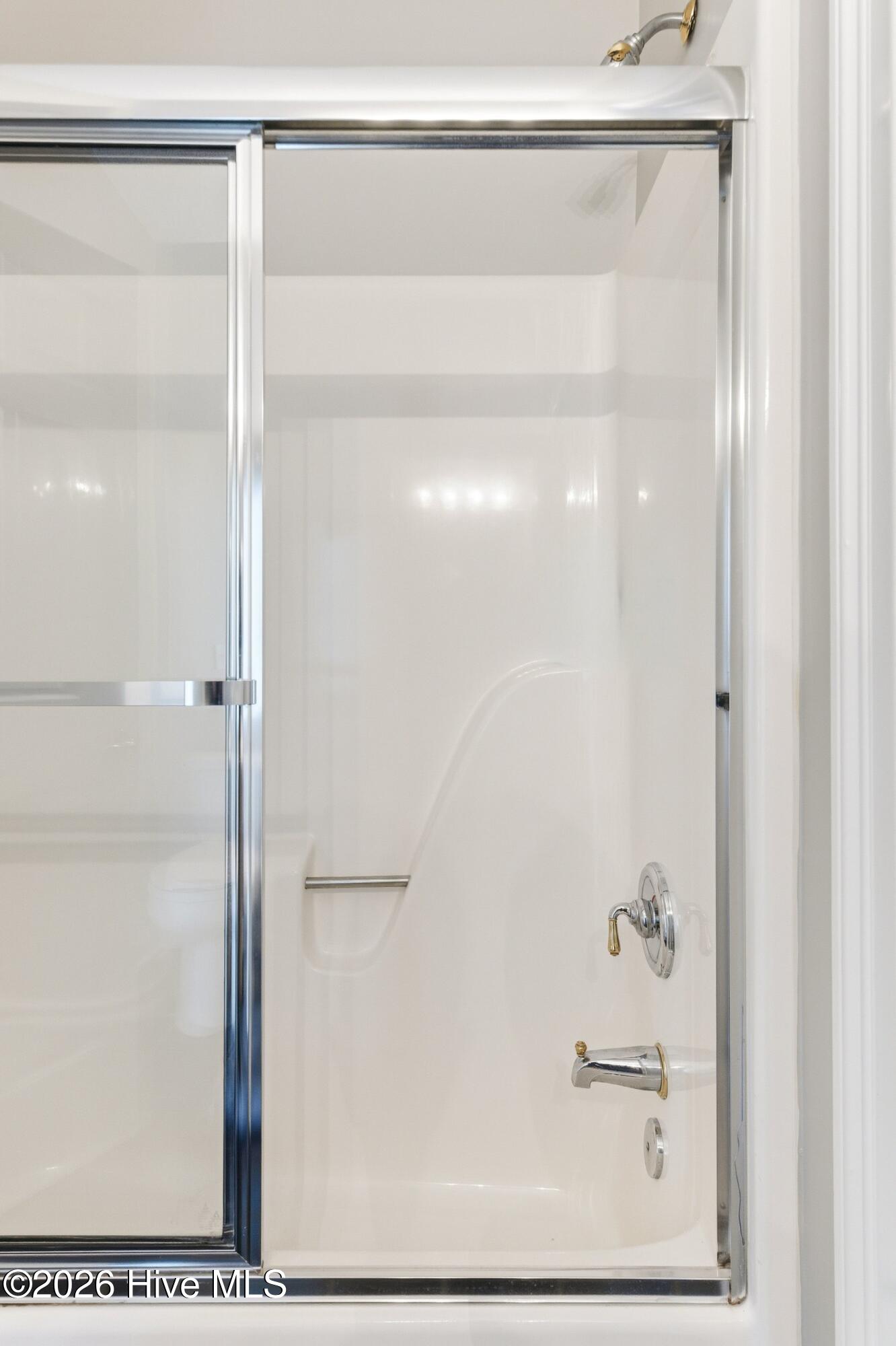 100563344 | Photo 34