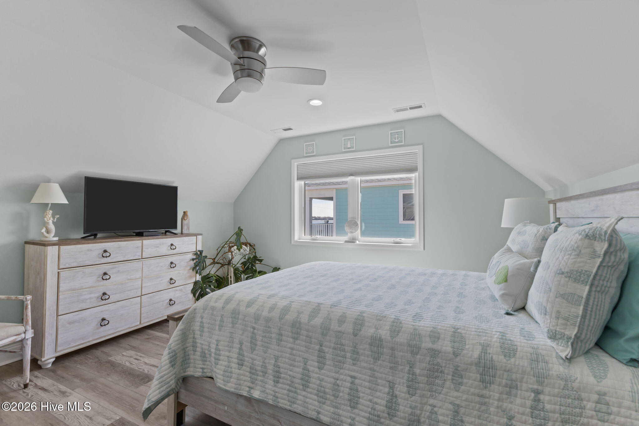 100559740 | Photo 37