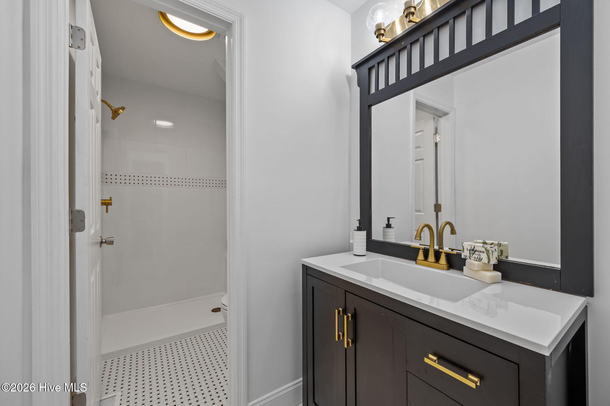 100540985 | Photo 24