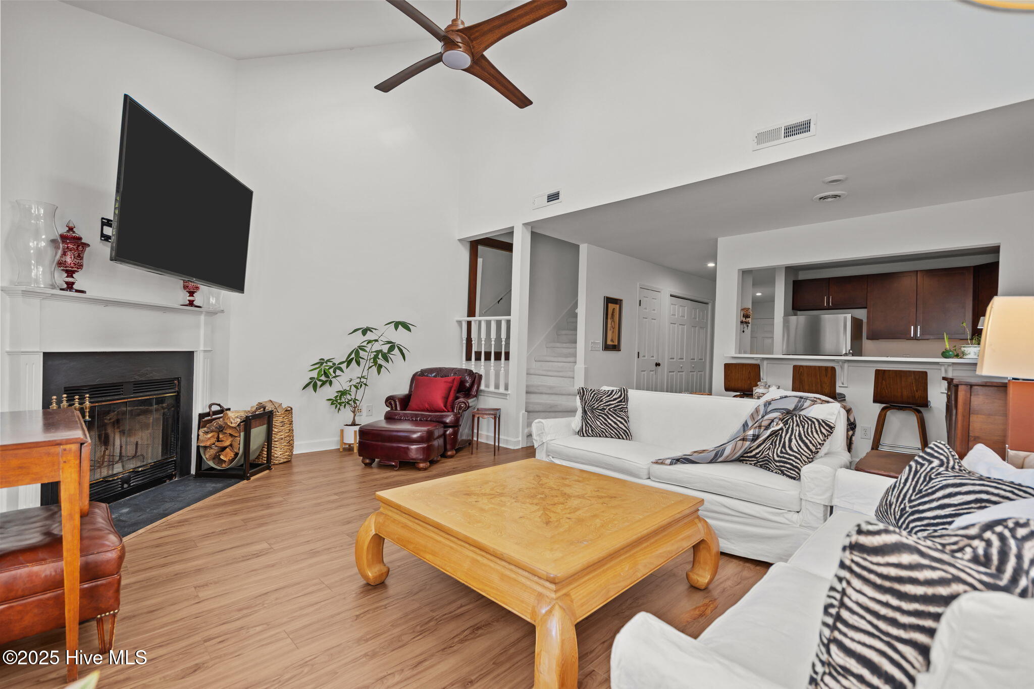 100546040 | Photo 11