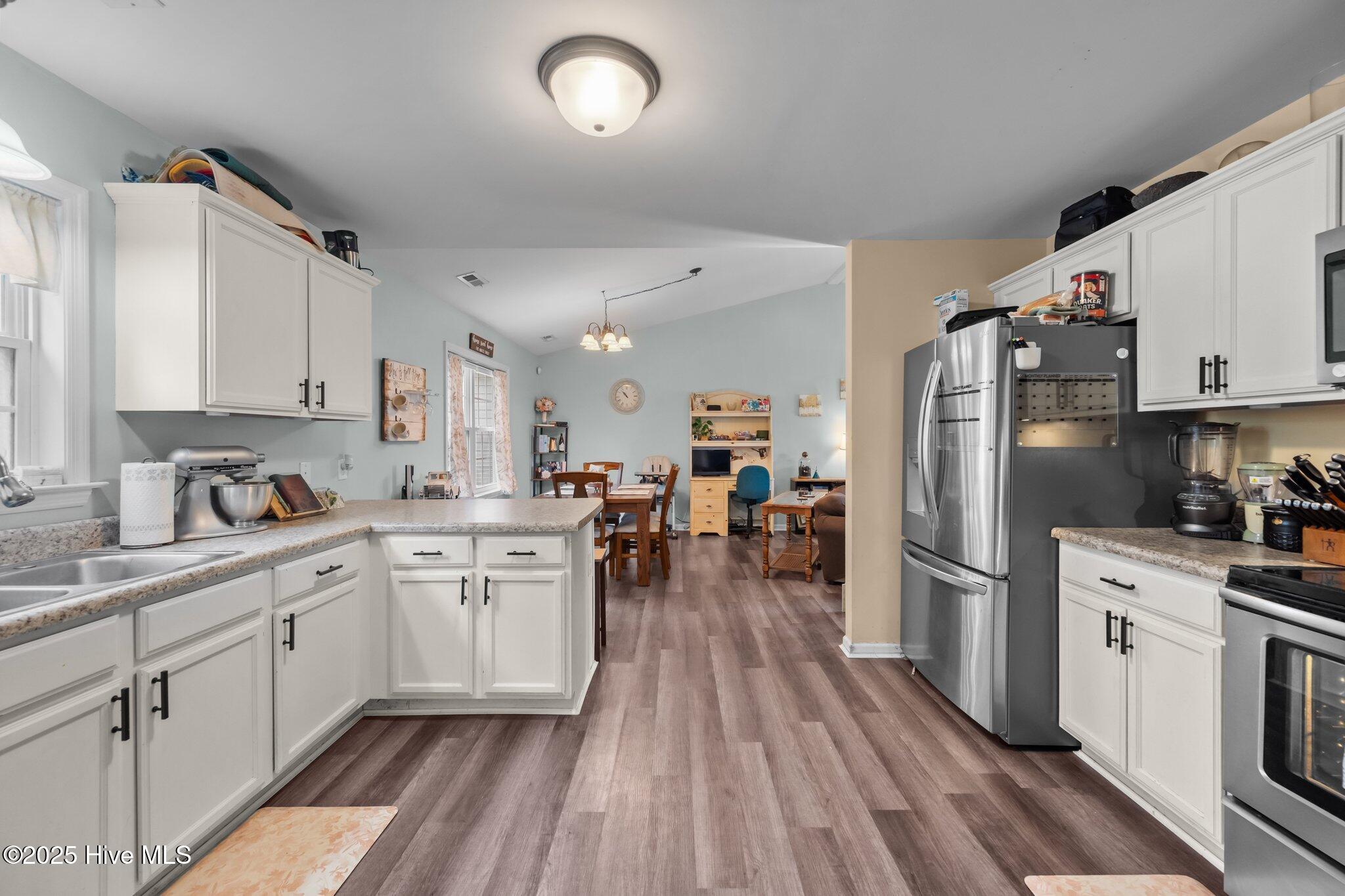 100557104 | Photo 34