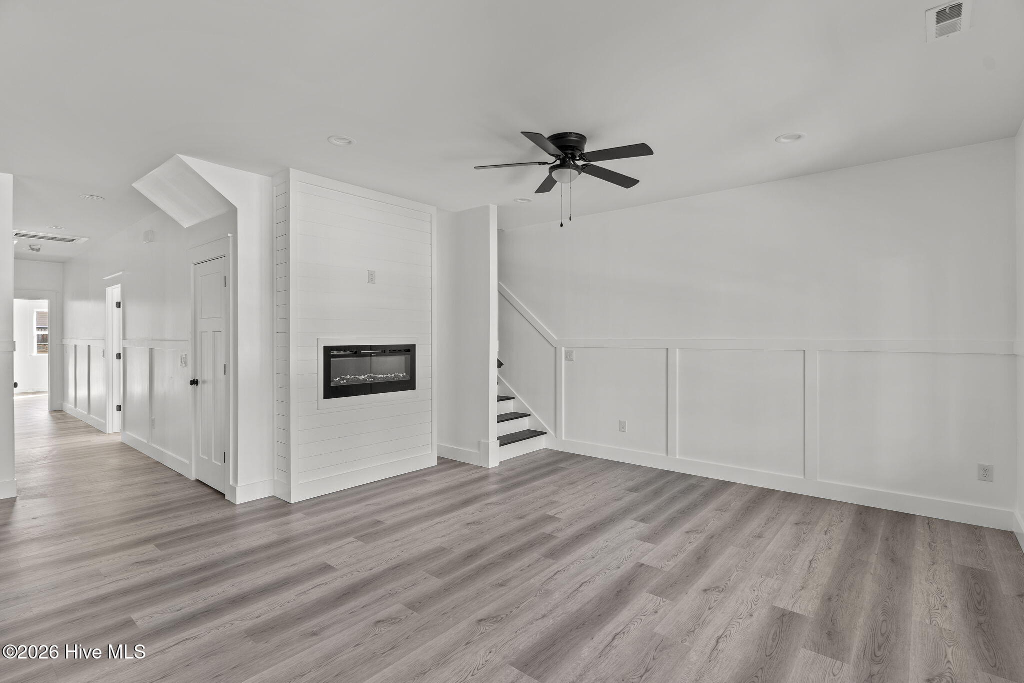 100549320 | Photo 21