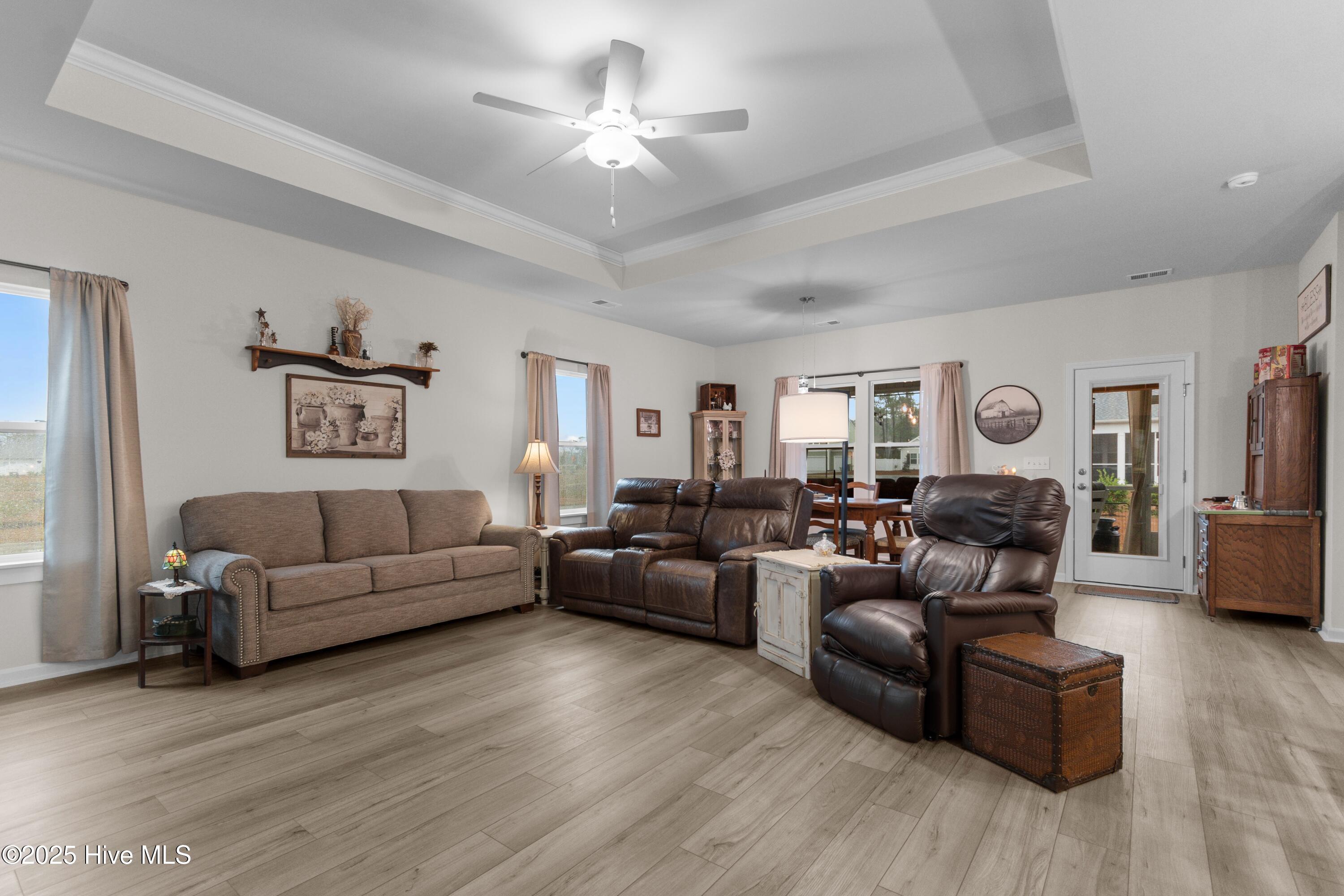 100543949 | Photo 11