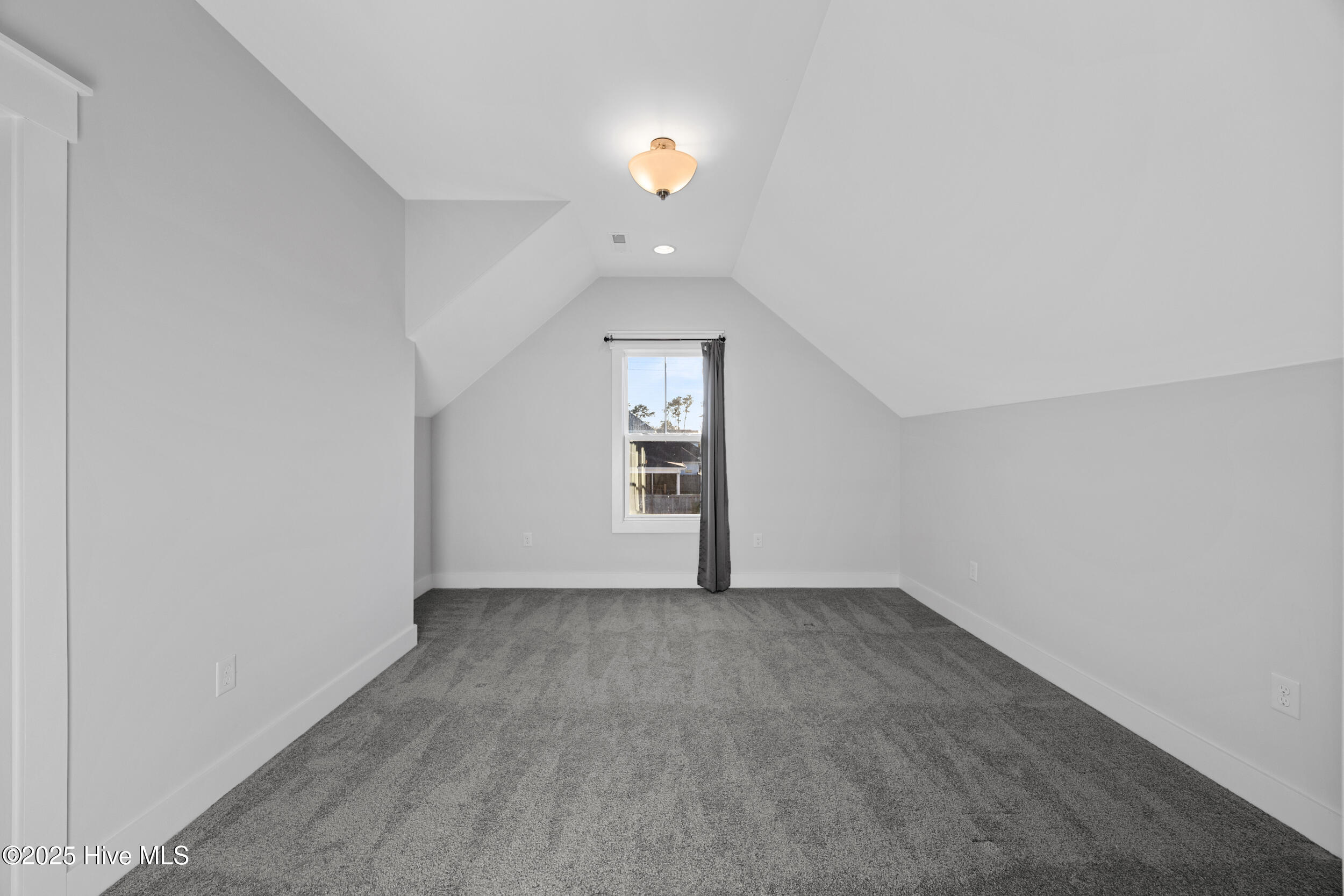 100545820 | Photo 29